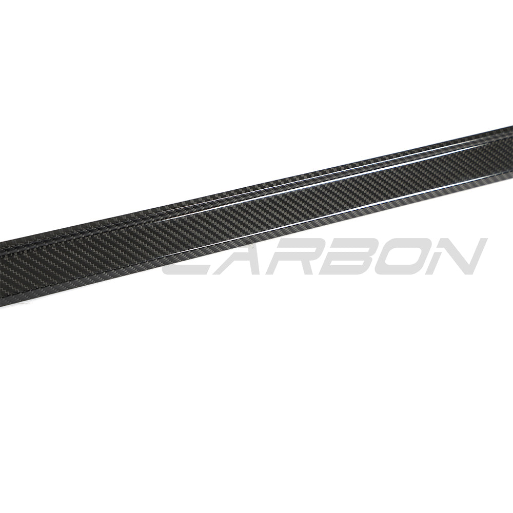 BMW 5 Series G60 G61 2024+ CT Carbon carbon fiber side skirts installed on the vehicle, enhancing sporty appearance and aerodynamics.