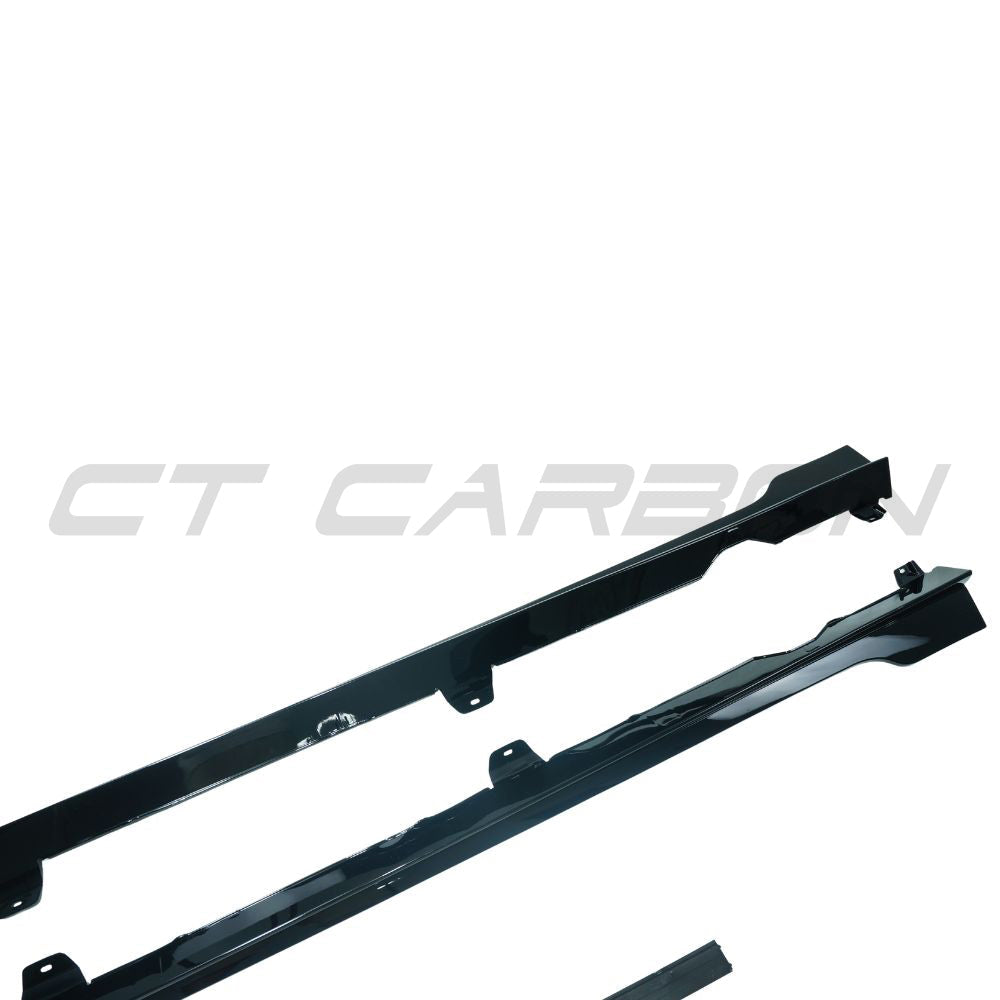 Gloss black side skirts for Volkswagen Golf GTI/GTD MK7/7.5 2014-2020 by CT Carbon, featuring sleek TC Style design.