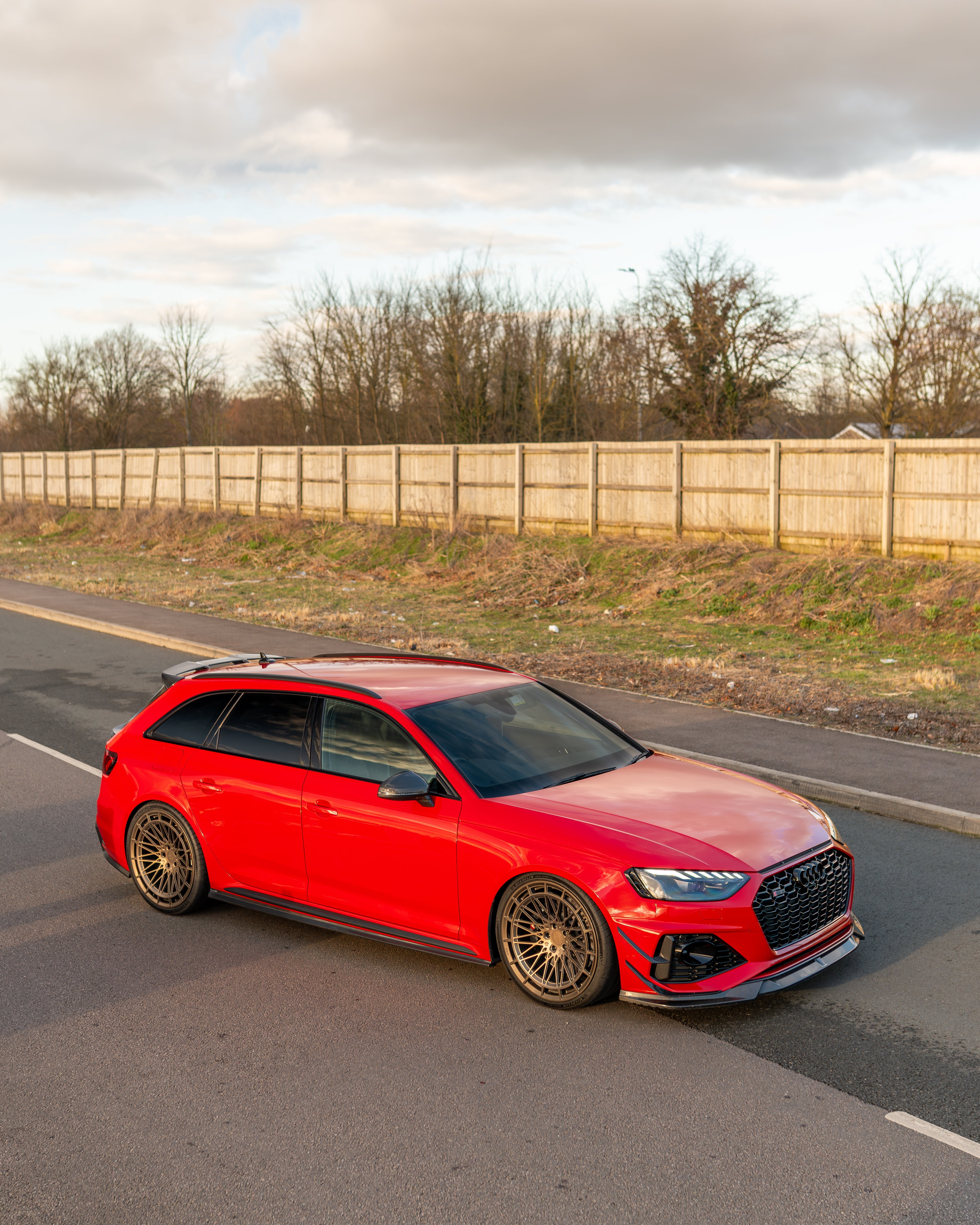 Audi RS4 B9.5 carbon fibre side skirts by CT Design, showcasing sleek, sporty design and high-quality carbon fibre material.