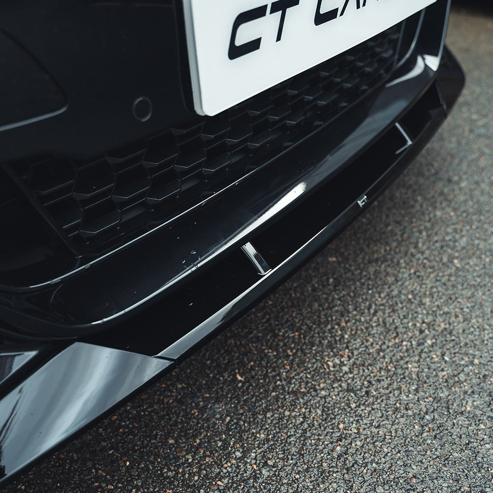 BMW 5 Series G30 LCI 2021+ CT Carbon gloss black kit displaying V4 style exterior accents and trim parts on the vehicle.