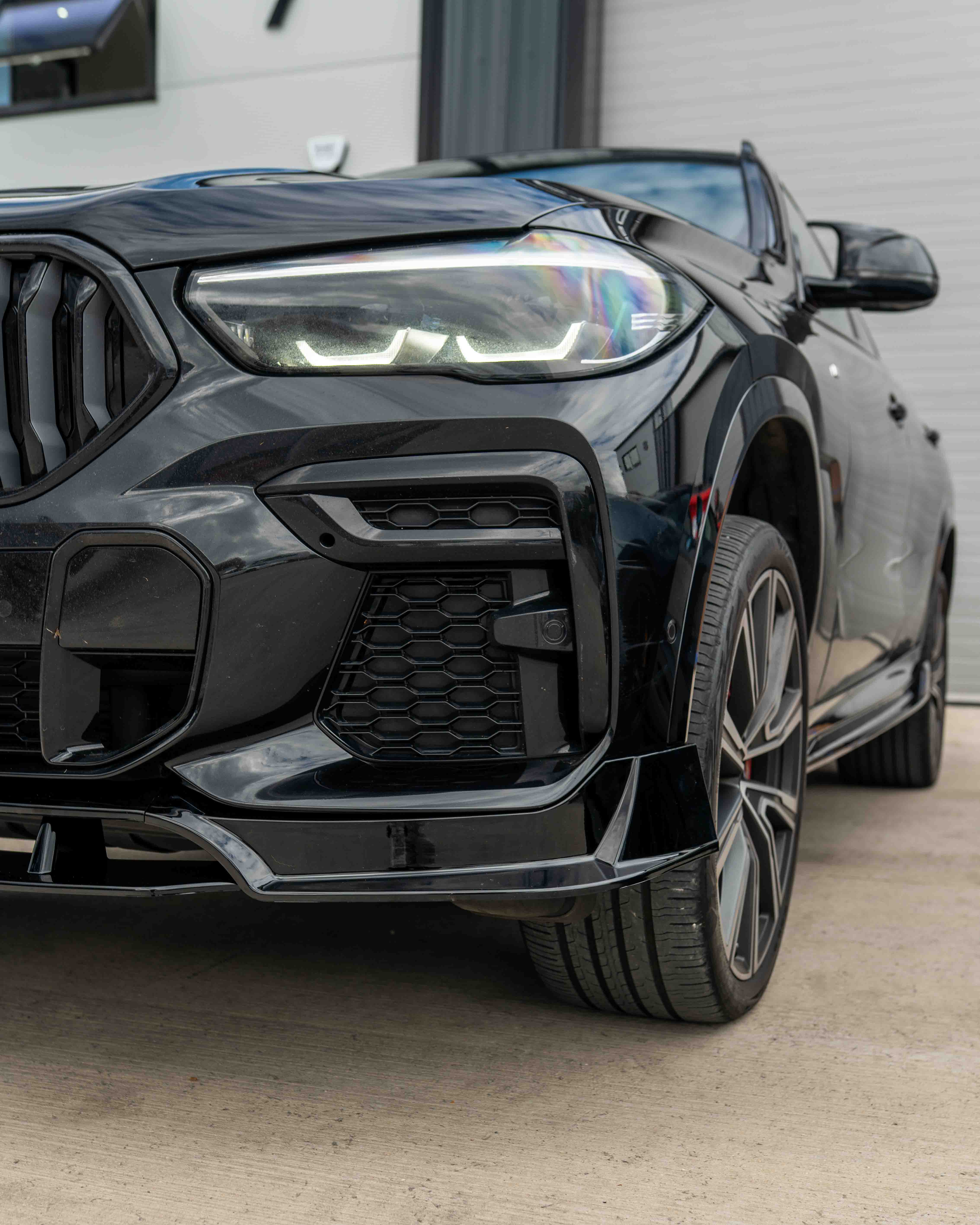 BMW G06 X6 Pre-LCI 2020-2024 CT Carbon full gloss black kit, showing detailed close-up of the sleek, reflective black finish.