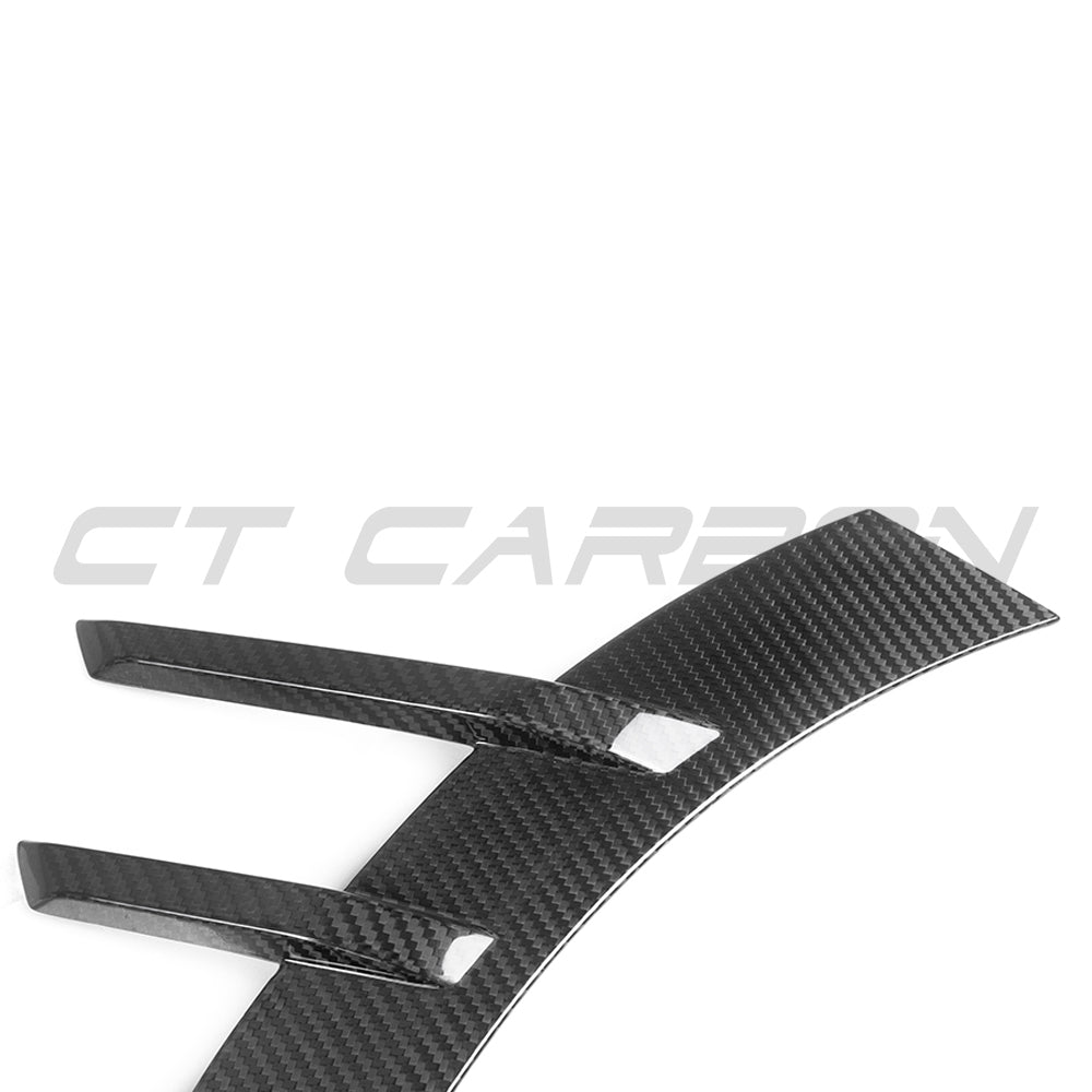 BMW G87 M2 carbon fibre front side fender trim accessory by CT Carbon, showcasing sleek, lightweight design on the vehicle's front fender.