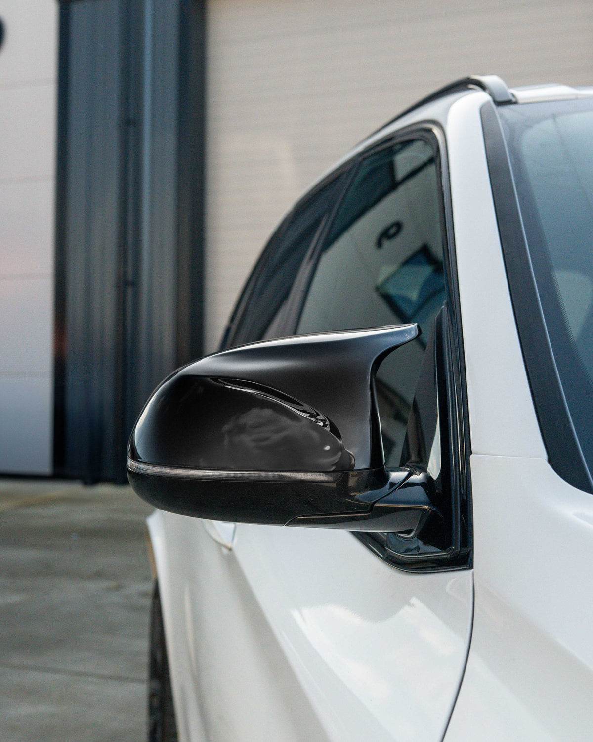 Gloss black BMW F15/F16 X5/X6 mirrors from CT Carbon, automotive accessories for 2014-2018 models, shown on vehicle.