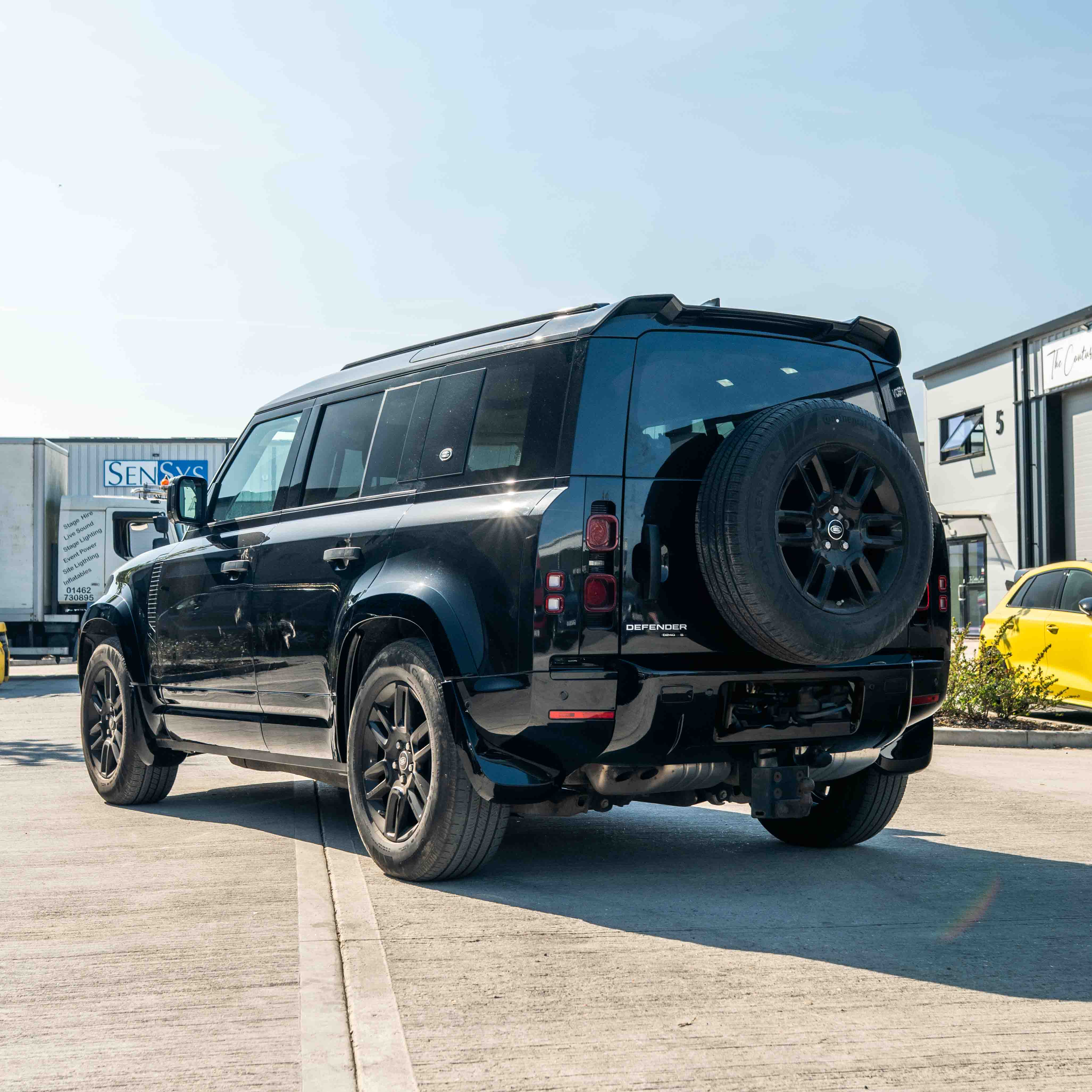 CT Carbon Land Rover Defender L663 110 & 90 gloss black front and rear middle trim kit, car interior upgrade, DSC6146.jpg