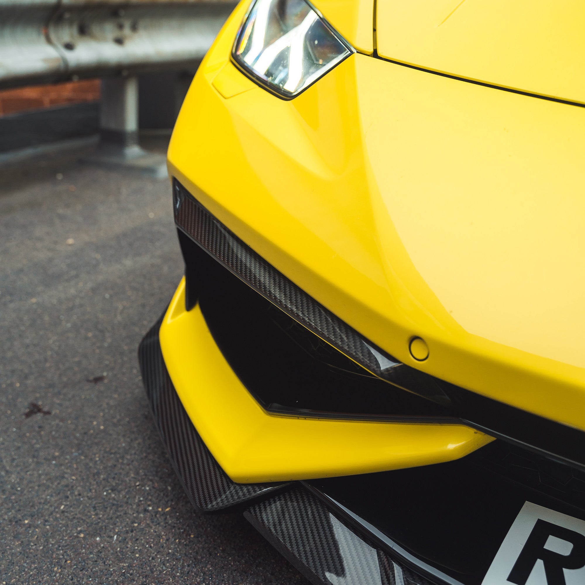 Lamborghini Huracan LP-610 carbon fibre full kit by CT Carbon, featuring detailed carbon fibre components and sleek automotive design.