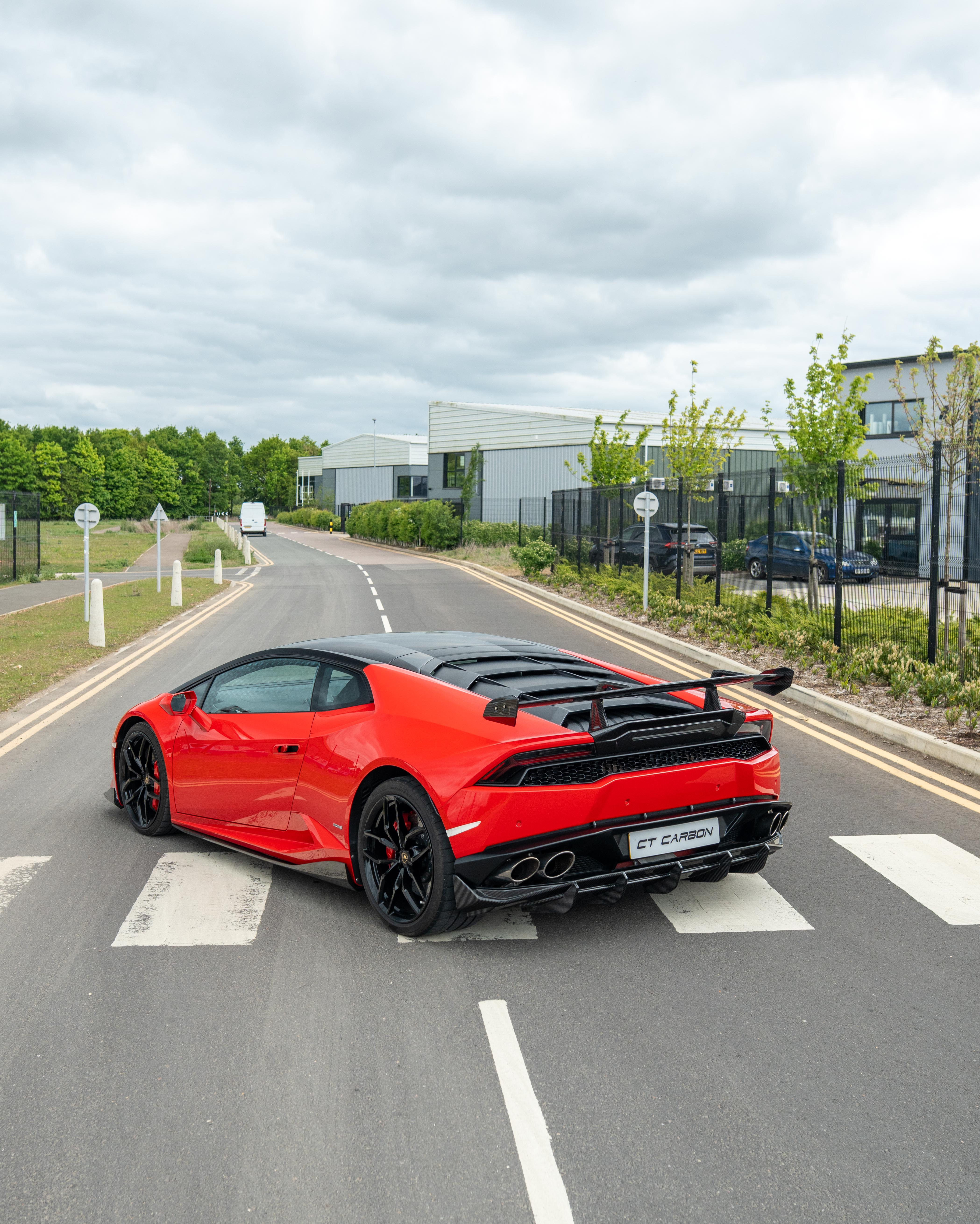 Lamborghini Huracan LP-610 carbon fibre diffuser by CT Design, showcasing sleek carbon fibre finish and aerodynamic design.