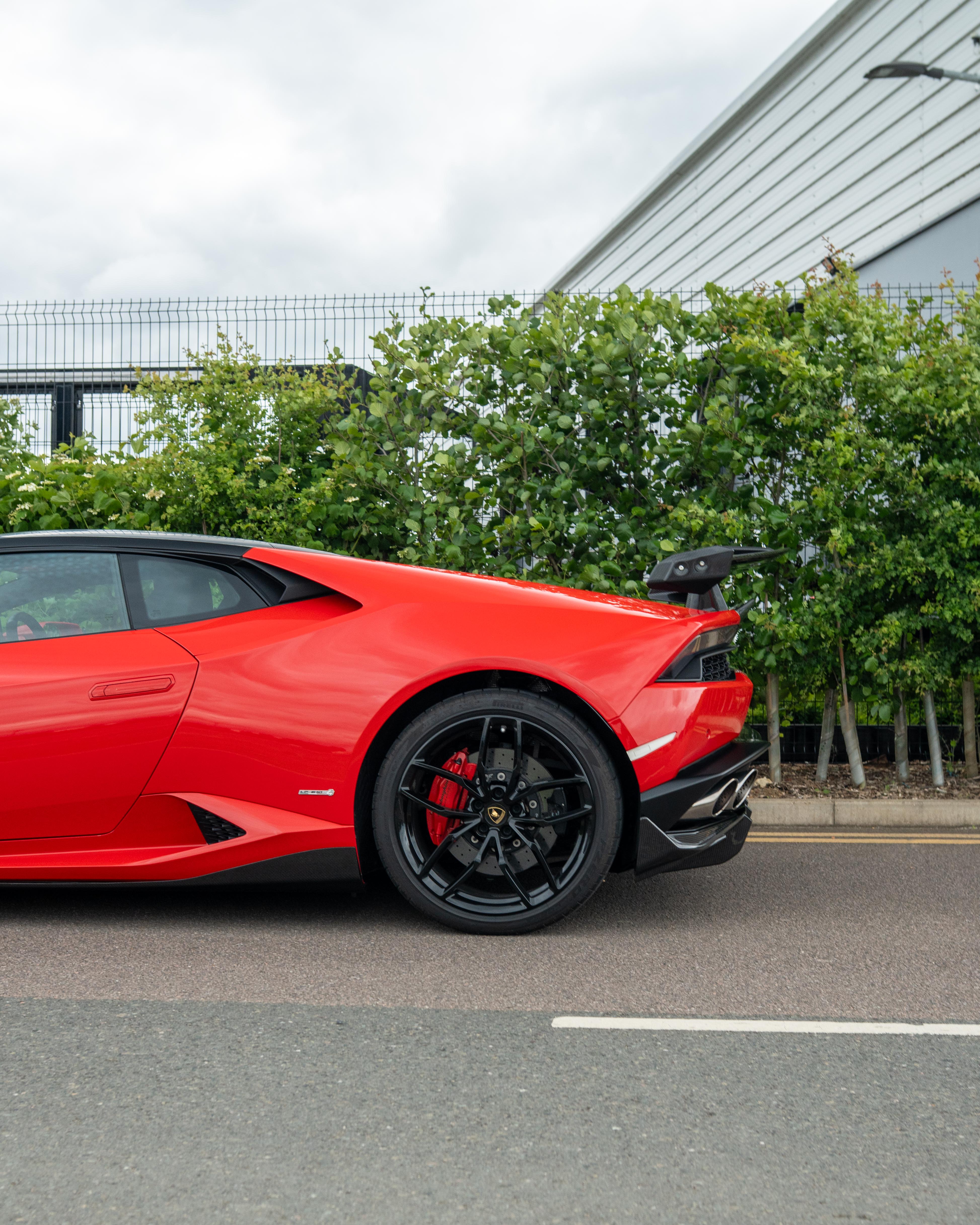 Lamborghini Huracan LP-610 carbon fibre diffuser by CT Design, showcasing sleek carbon fiber details and aerodynamic design.
