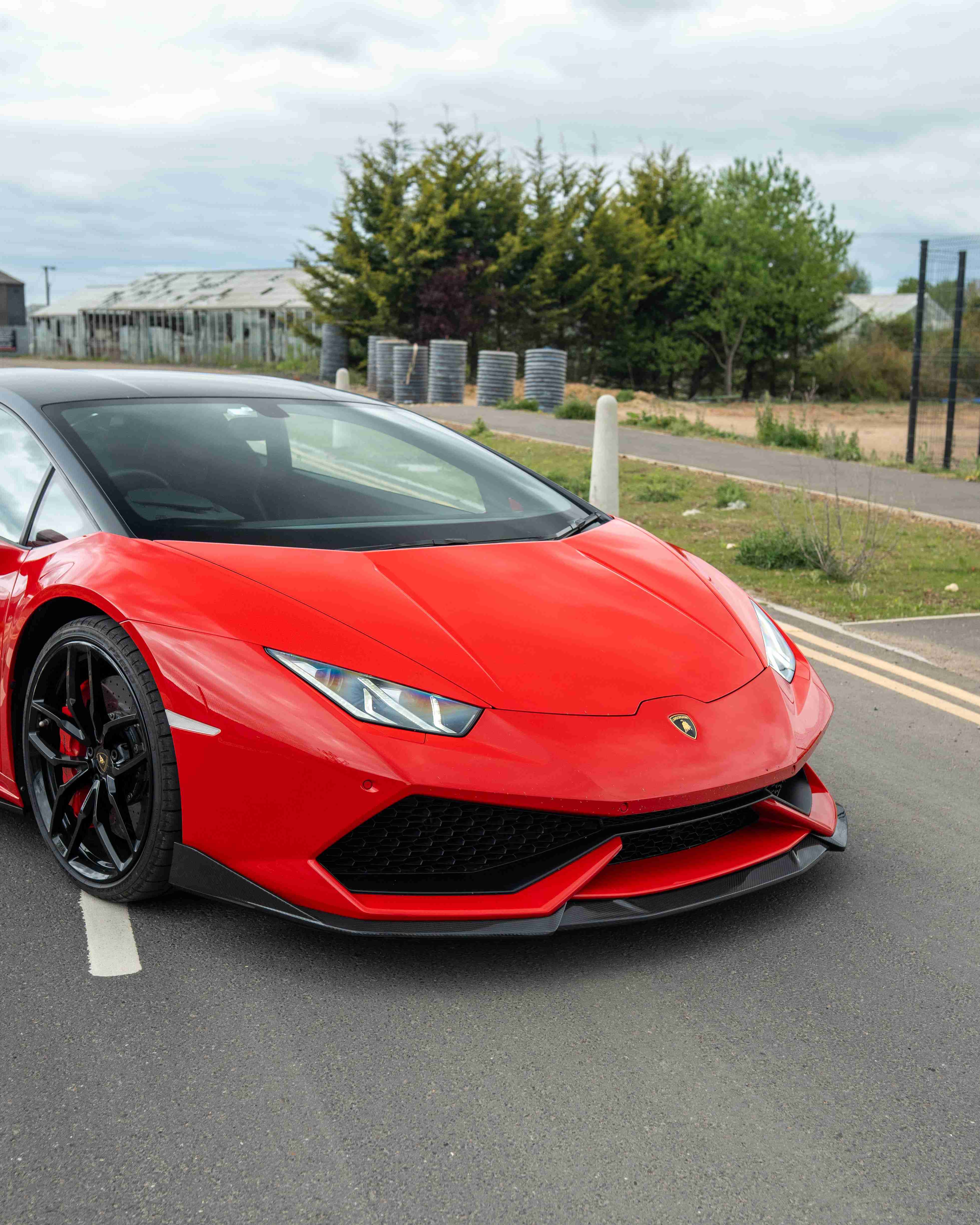 Lamborghini Huracan LP-610 carbon fibre full kit by CT Design, with detailed carbon fibre components on a sleek sports car.