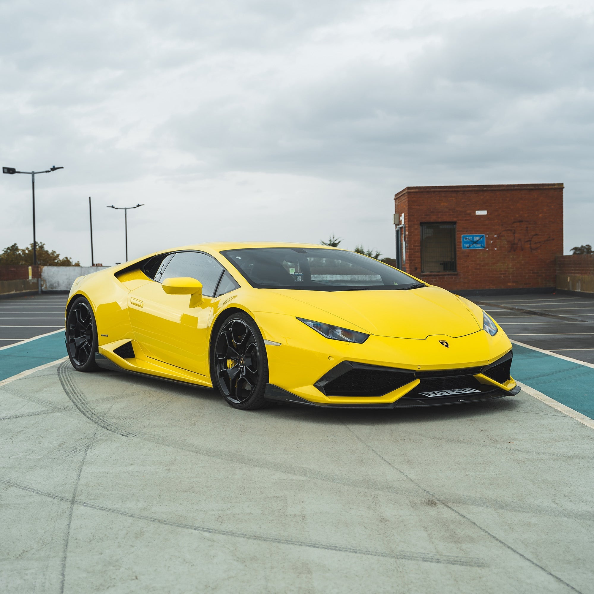 Lamborghini Huracan LP-610 carbon fibre full kit by CT Design, showing detailed carbon fibre components on the car.