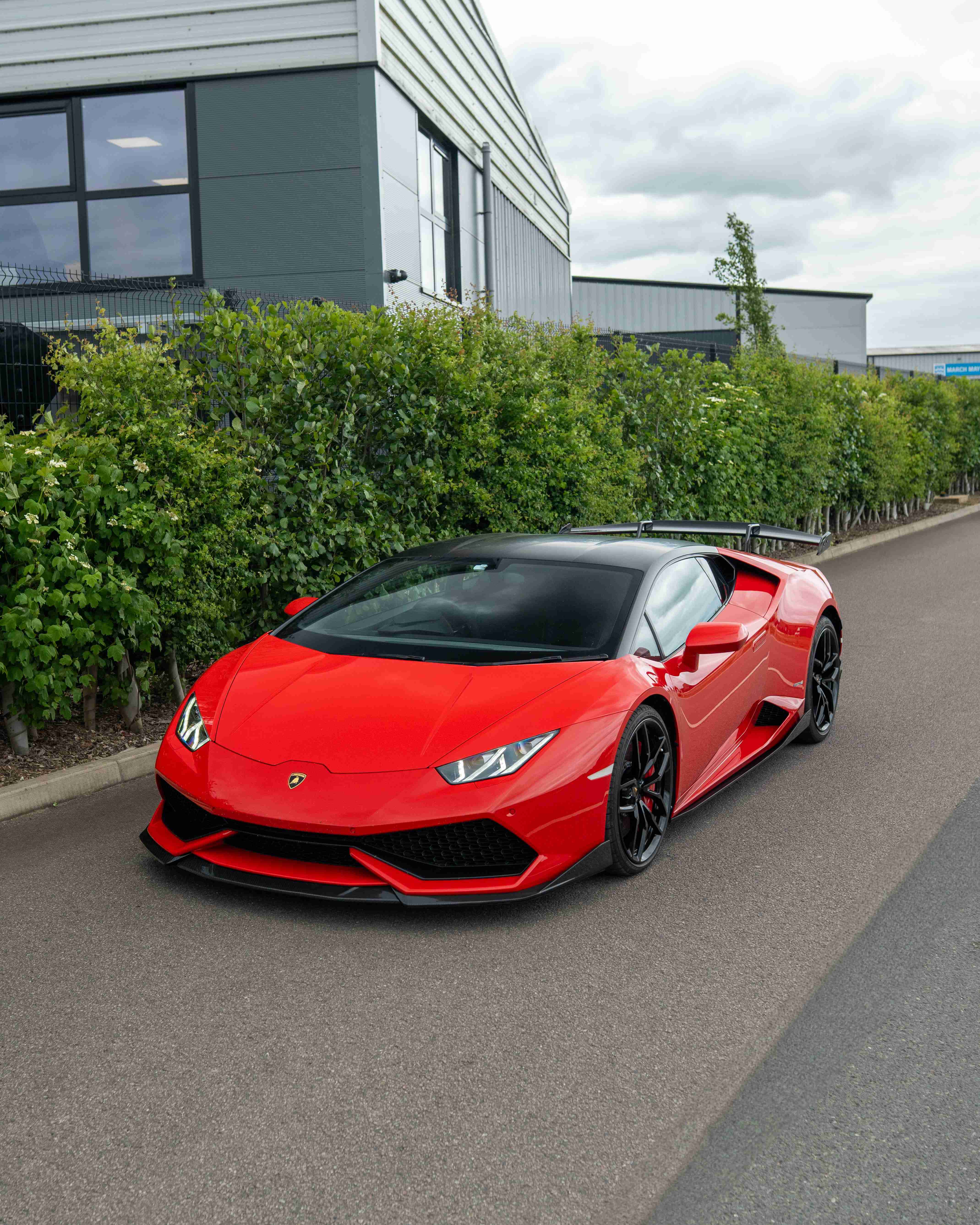 Lamborghini Huracan LP-610 carbon fibre full kit by CT Carbon, showcasing detailed carbon fibre parts on the supercar.