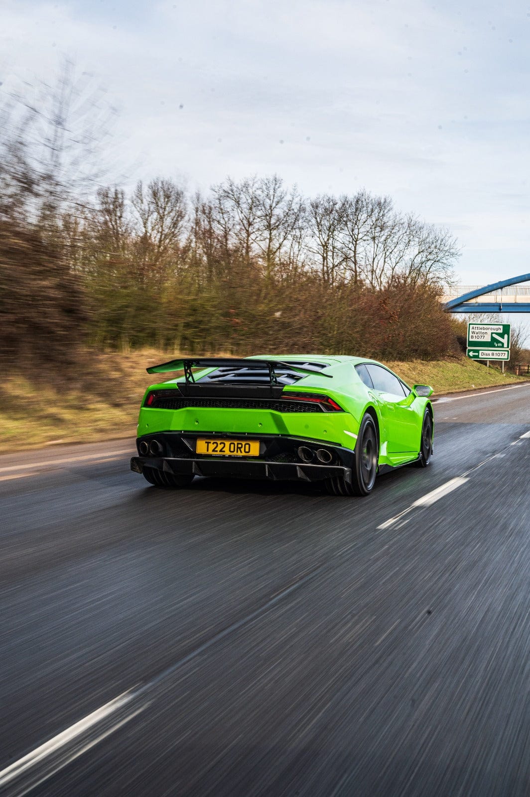 Lamborghini Huracan LP610-4 carbon fiber spoiler in SV style, featuring sleek aerodynamic design on a high-performance sports car.