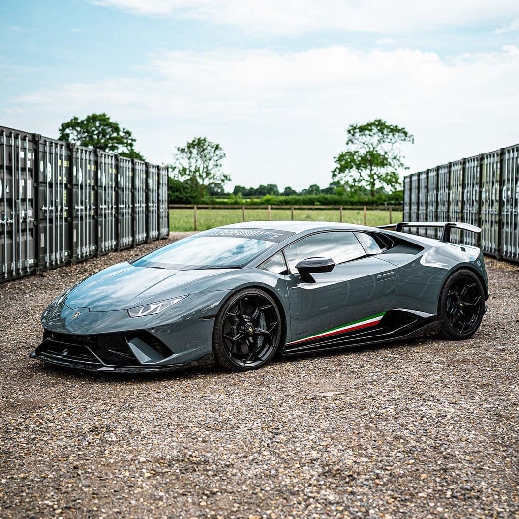 Lamborghini Huracan Performante full kit by CT Design, featuring carbon fiber accents and aerodynamic enhancements on the car.