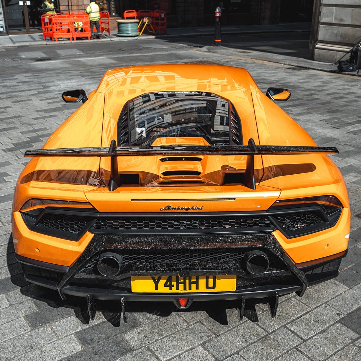 Lamborghini Huracan Performante full kit by CT Design featuring carbon fiber accents and aerodynamic enhancements.