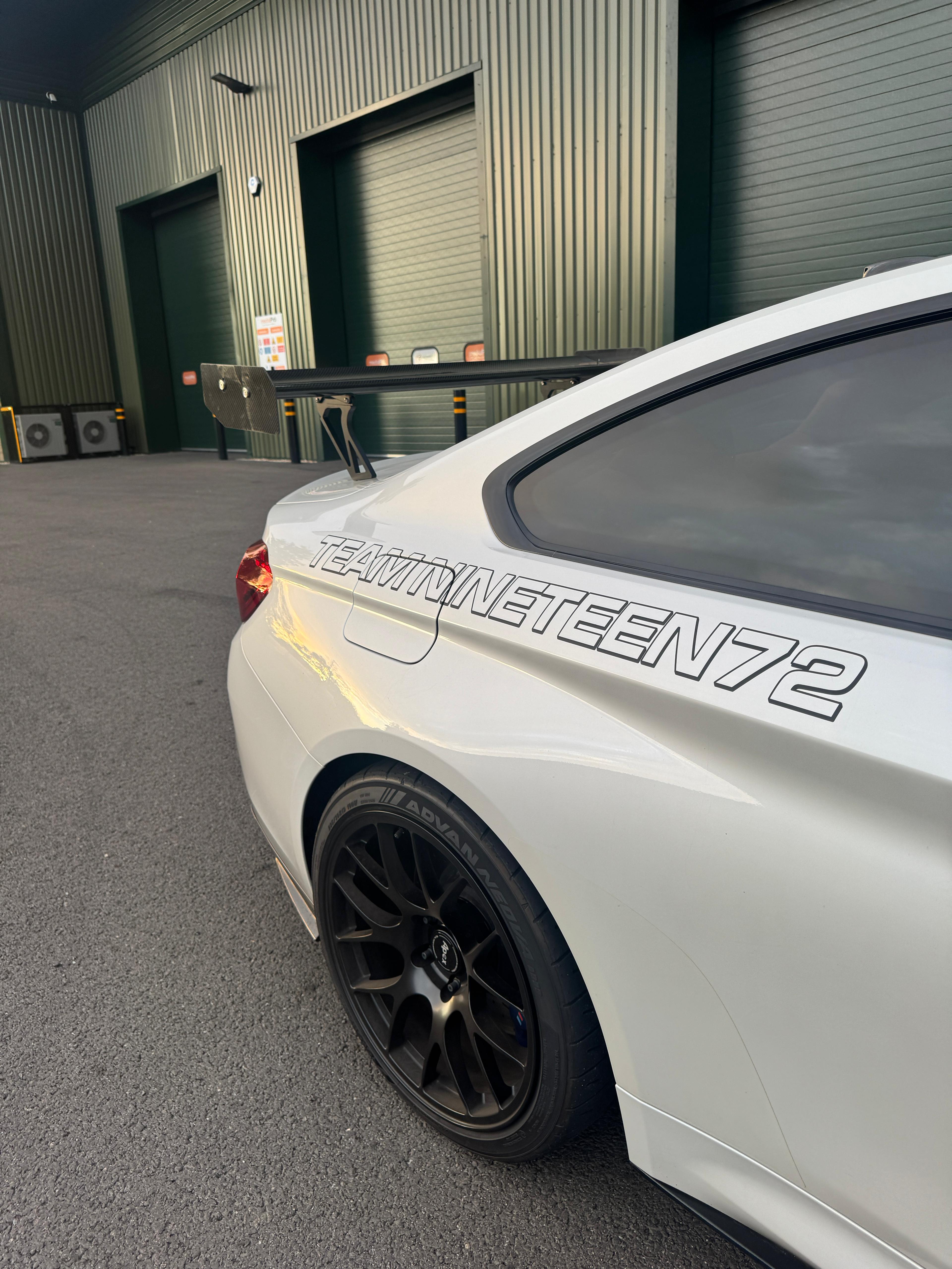 "TEAM NINETEEN72" - SIDE BANNER - Nineteen72 Performance