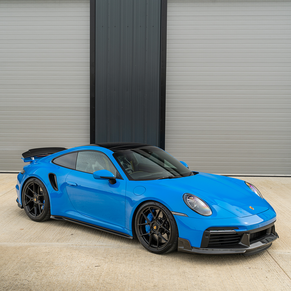 Porsche 911 (992) Turbo S side skirts in carbon fiber from CT Design, showcasing sleek, lightweight racing-inspired kit details.