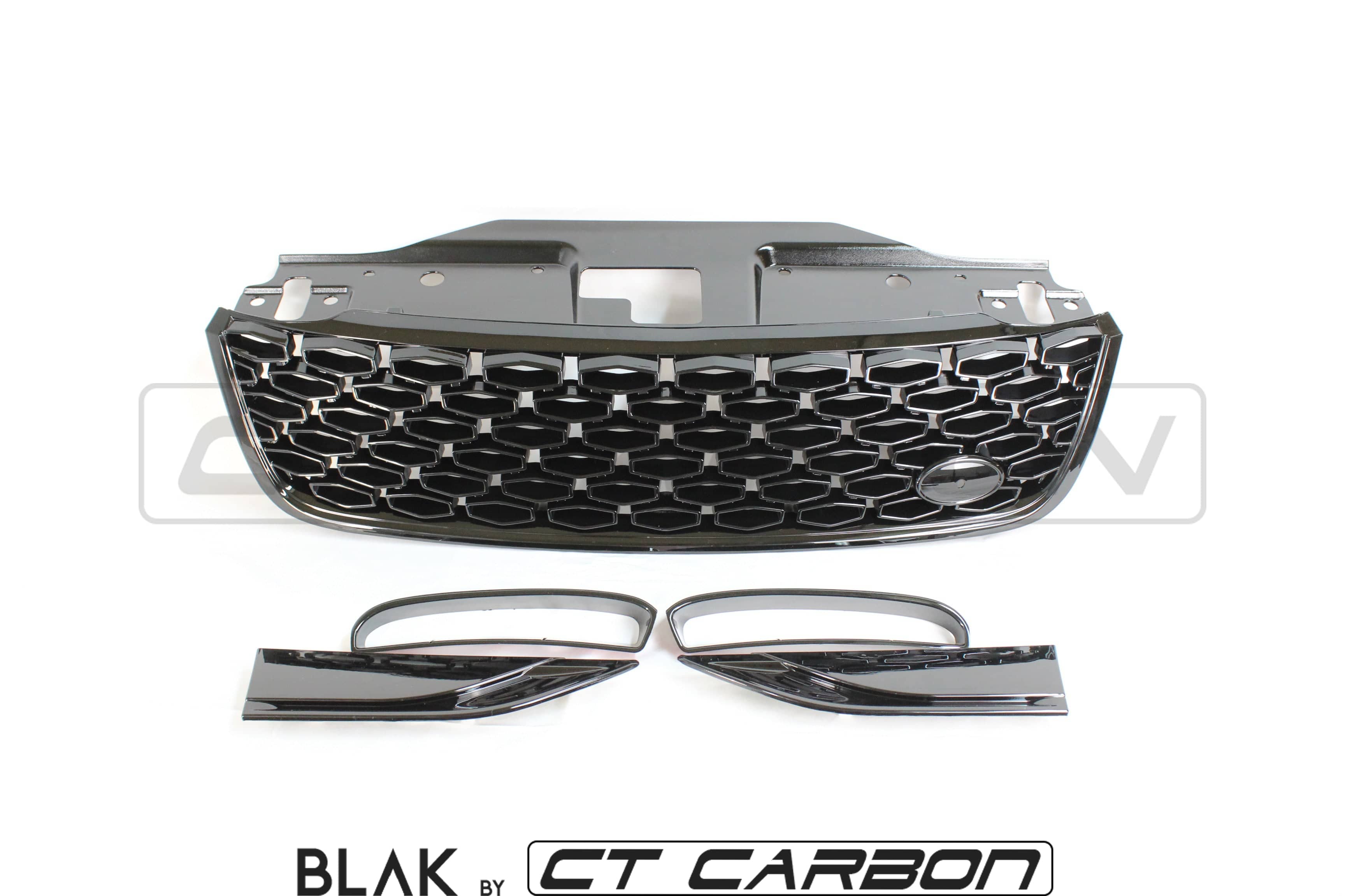 Full black edition trim kit for Land Rover Discovery 5, 2016+, by CT Carbon, featuring sleek black accents and custom detailing.