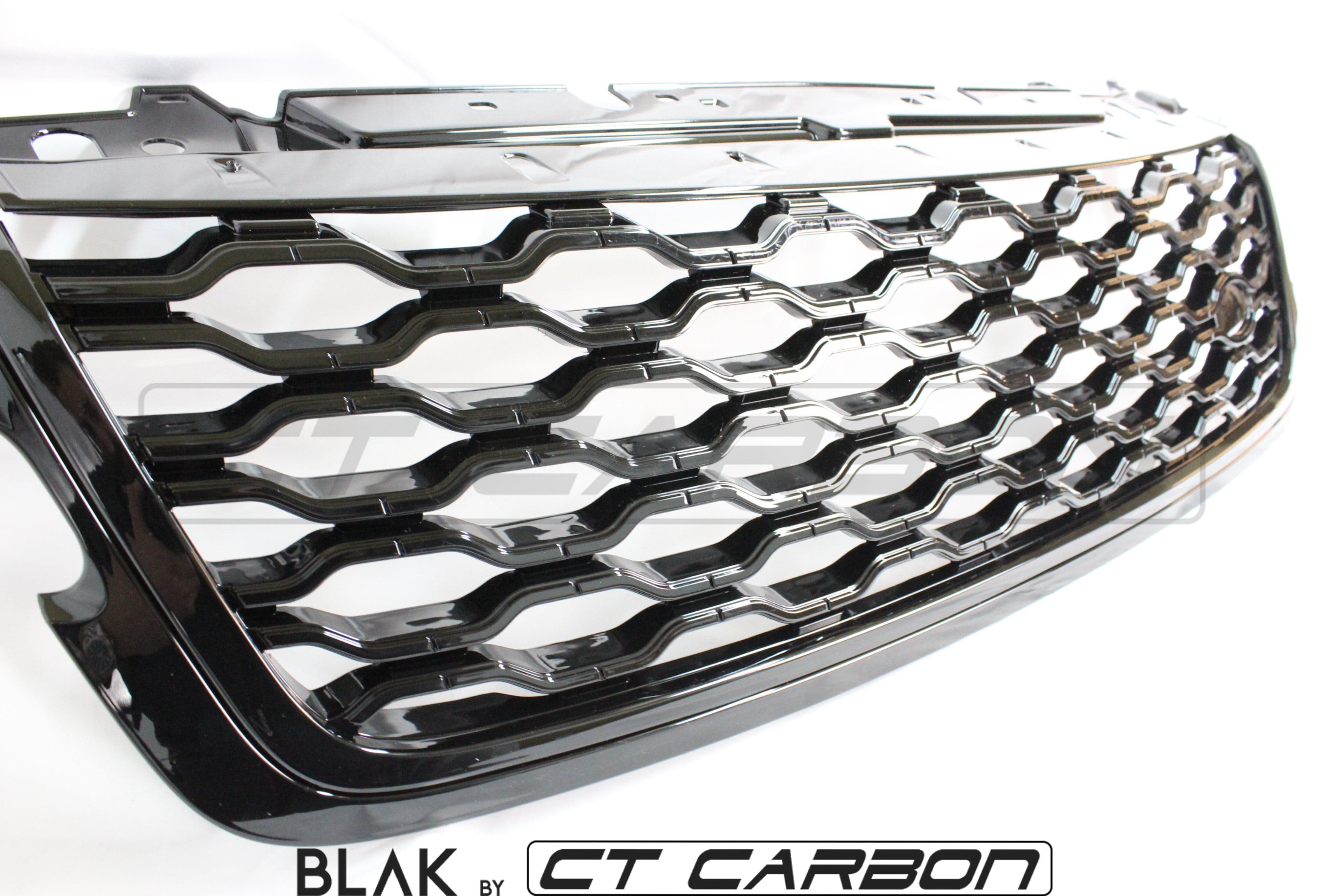 CT Carbon Land Rover Discovery 5 Full Black Edition trim kit, 2016+, showcasing black accents and trim enhancements on the vehicle.