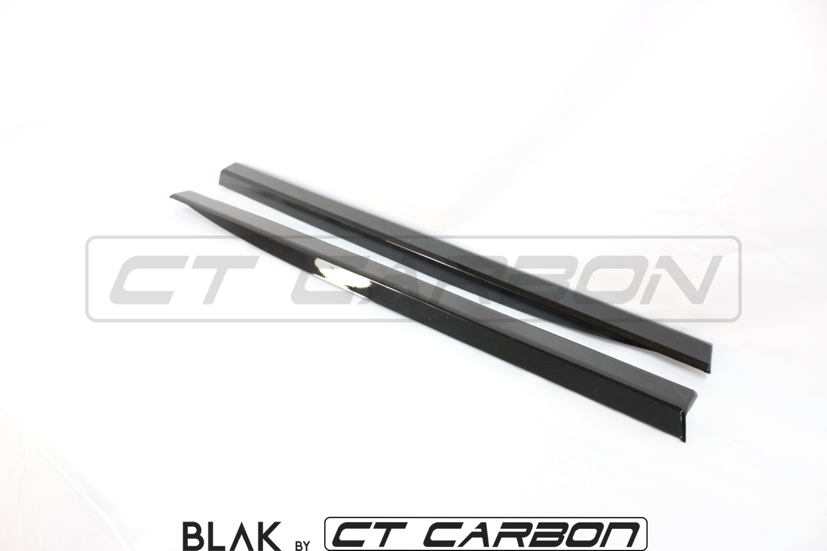 Black full black edition trim pack kit for Range Rover Vogue L405 2013-2017 by CT Carbon, featuring black splitter and exterior accents.