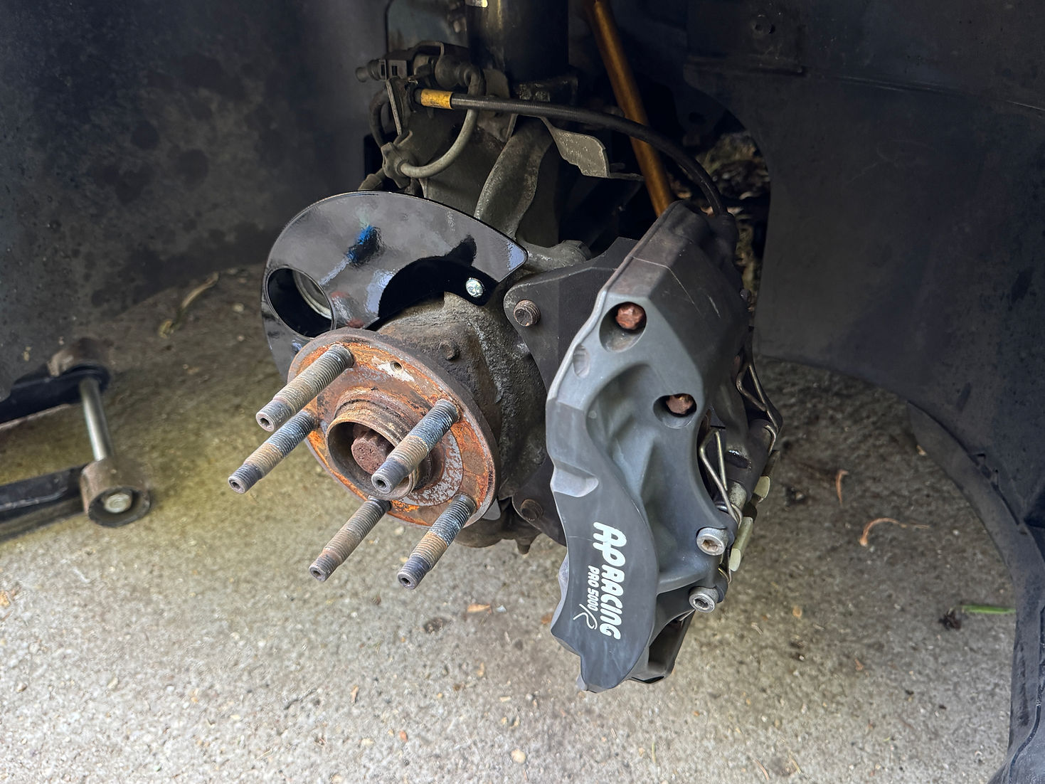 Sprogley Motorsport lower control arm brake cooling kit with ducts for MQB and MQB EVO vehicles, featuring durable metal construction.