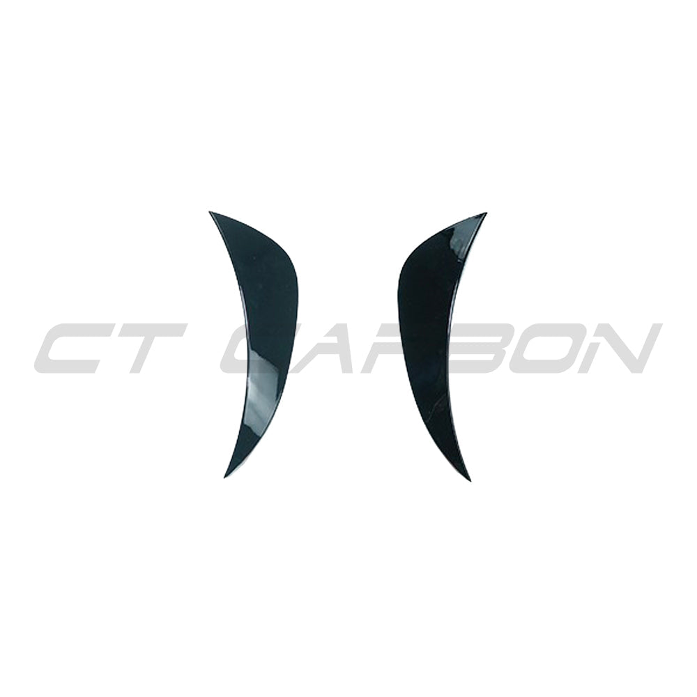 Mercedes C43 and C-Class W205 pre-facelift gloss black front bumper corners accessories by CT Carbon, showing close-up of the sleek design.