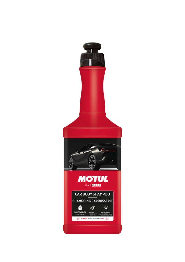 Motul Car Body Shampoo 500ml bottle for vehicle detailing, showing the product label and packaging in the image.