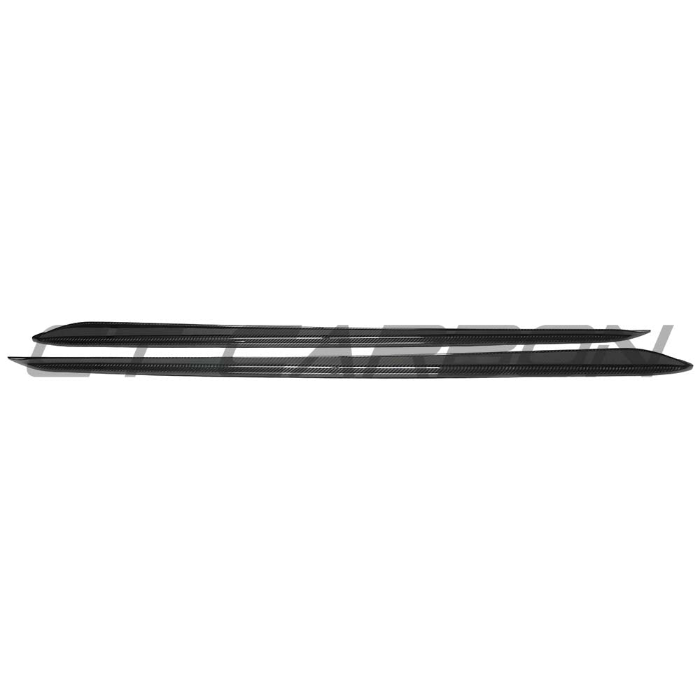 BMW G20 3 Series 2019-2022 CT Carbon dry carbon fiber side skirts V3 installed on the car's sides.