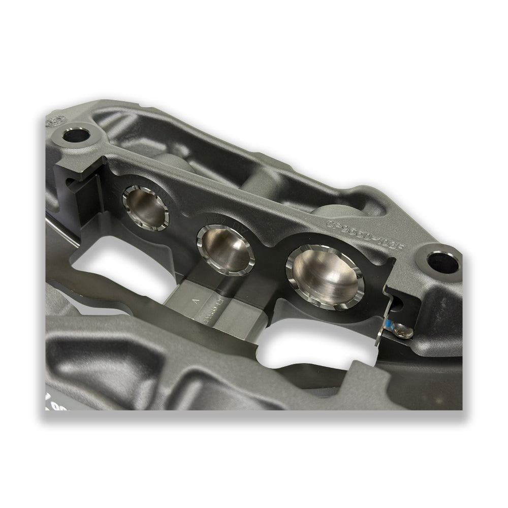 Pair of AP Racing Pro5000R CP9660-2S4L/3S4L big brake calipers with anodised finish and 6 pistons for high-performance braking.