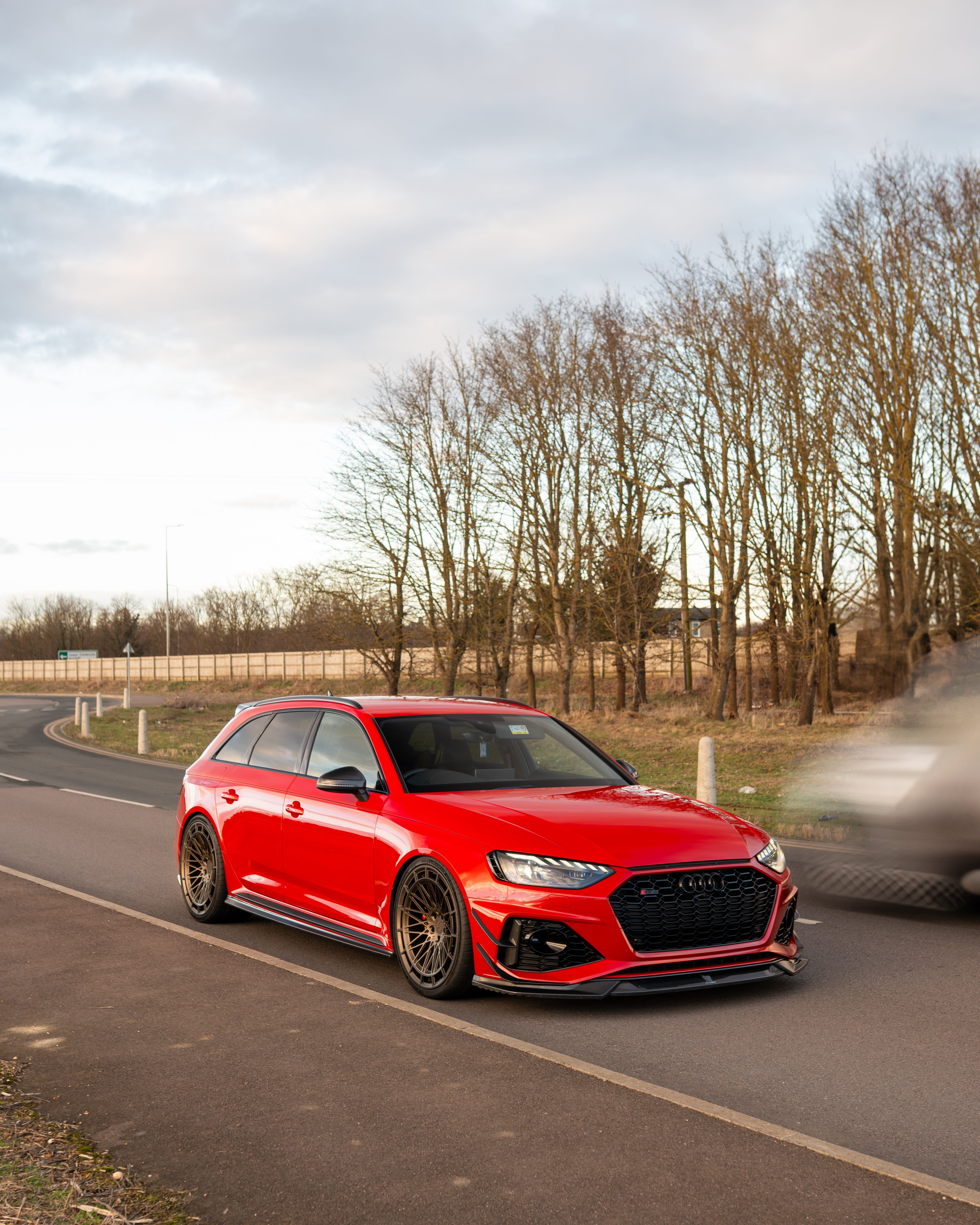 Audi RS4 B9.5 carbon fibre side skirts by CT Design, showcasing sleek, lightweight aerodynamic enhancements on the vehicle.