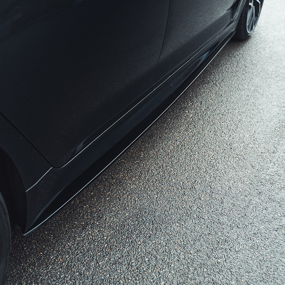 Black gloss kit for BMW 5 Series G30 LCI 2021+ by CT Carbon, featuring V4 style components for a sleek, customized look.