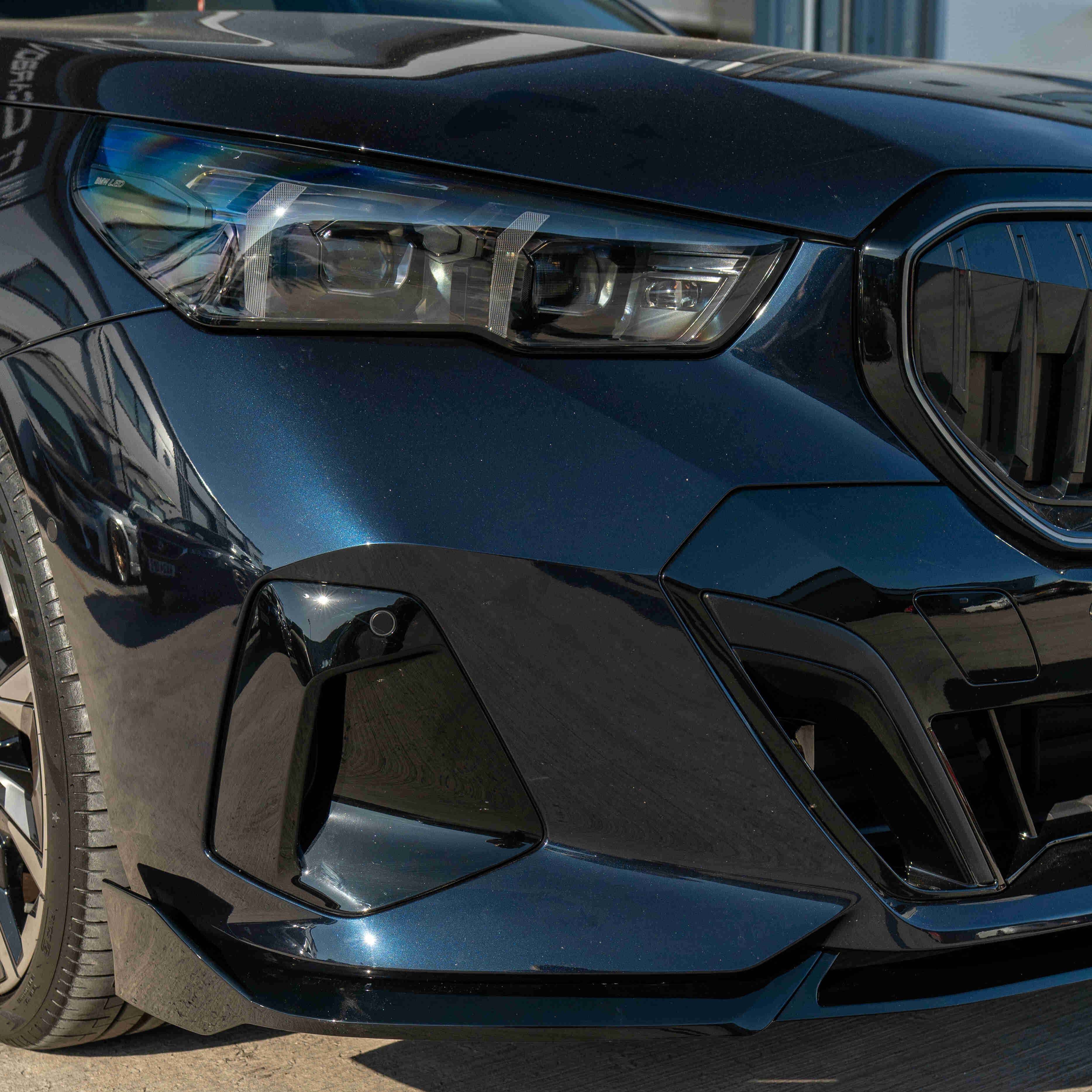 BMW 5 Series G60 and i5 2023 CT Carbon gloss black splitter installed on front bumper, showcasing sleek aerodynamic design.