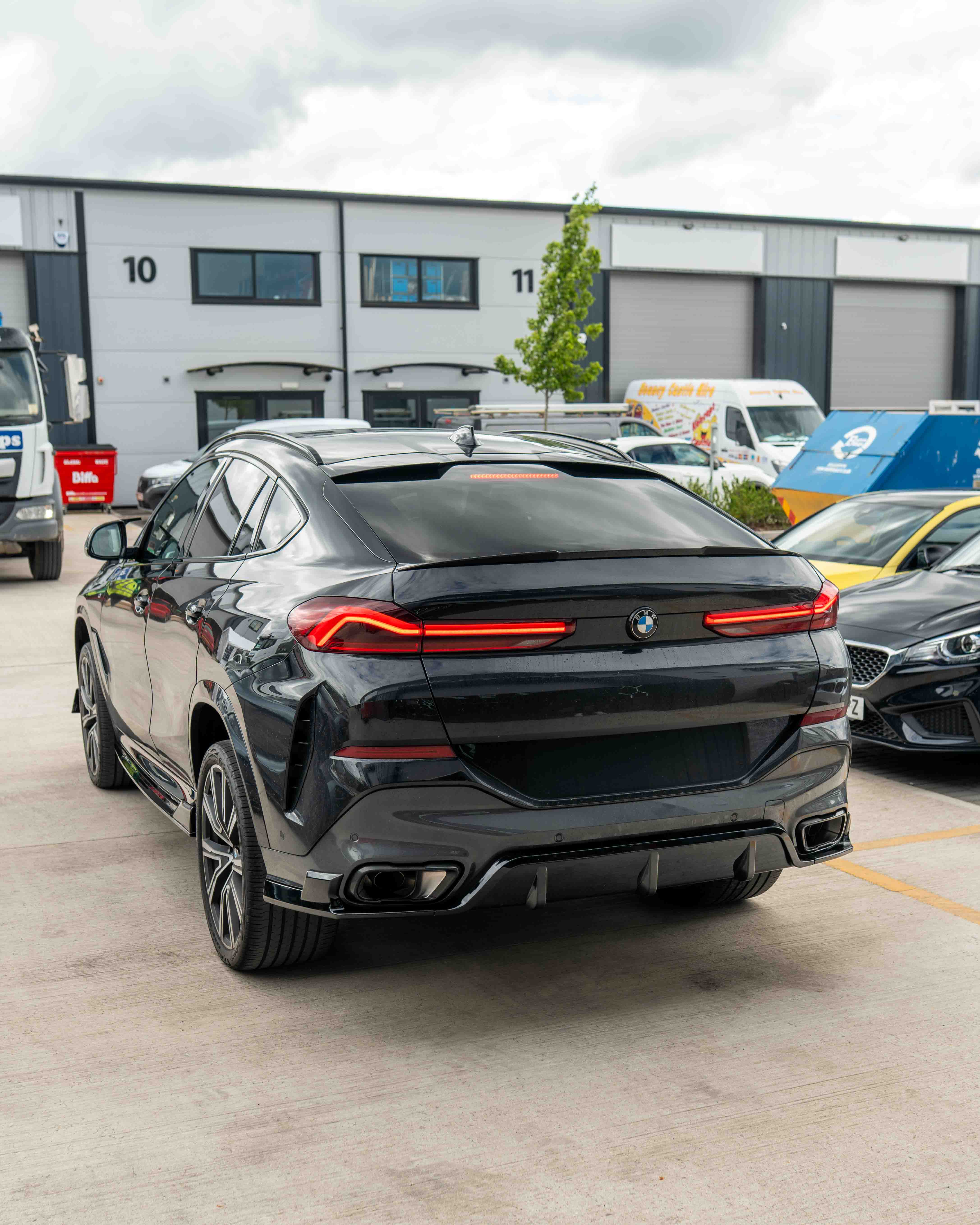 BMW G06 X6 Pre-LCI 2020-2024 CT Carbon full gloss black kit, showing sleek, high-quality car exterior parts.