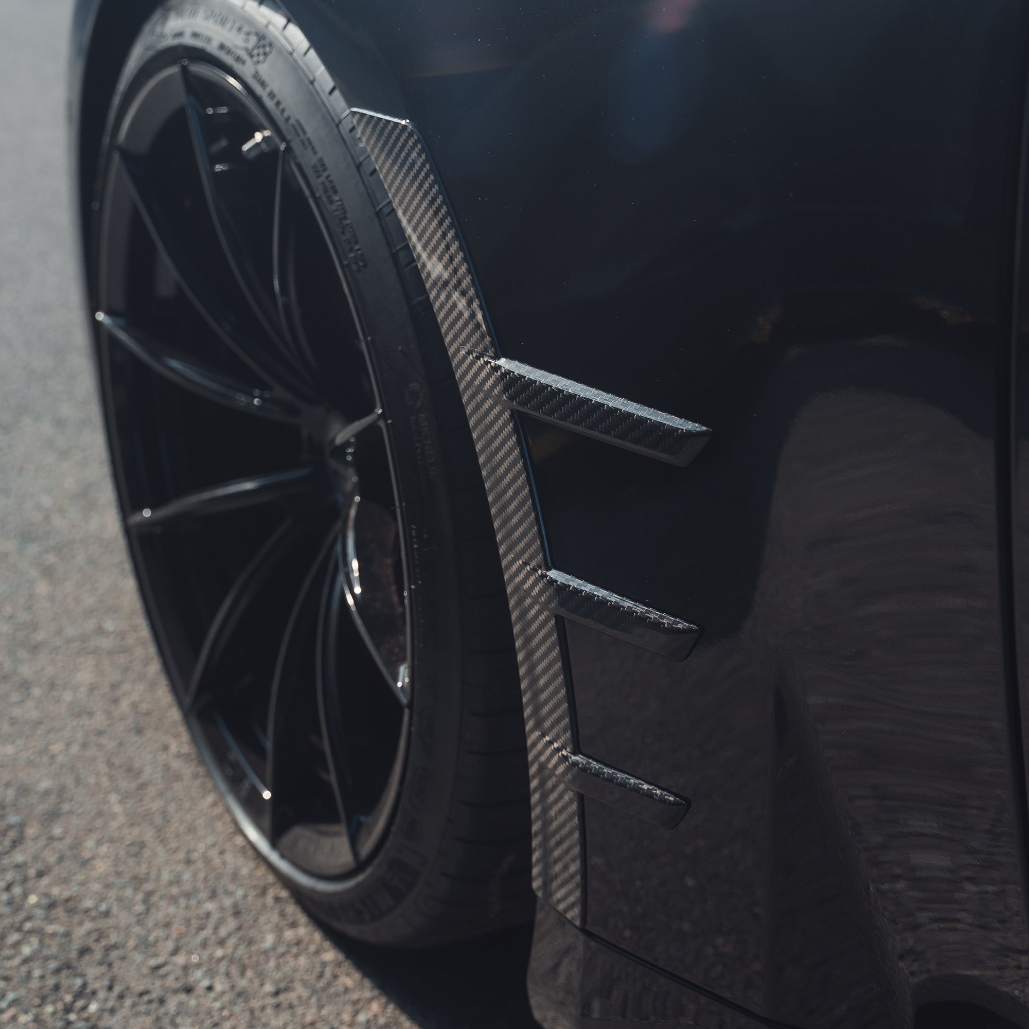 BMW G87 M2 carbon fibre front side fender trim accessory by CT Carbon, showcasing sleek, lightweight carbon fibre detail on vehicle fender