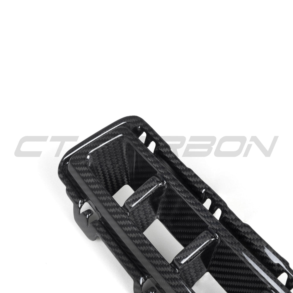 BMW G05 X5 LCI 2023+ carbon fibre front bumper corners by CT Carbon, showing sleek, lightweight automotive accessory details.
