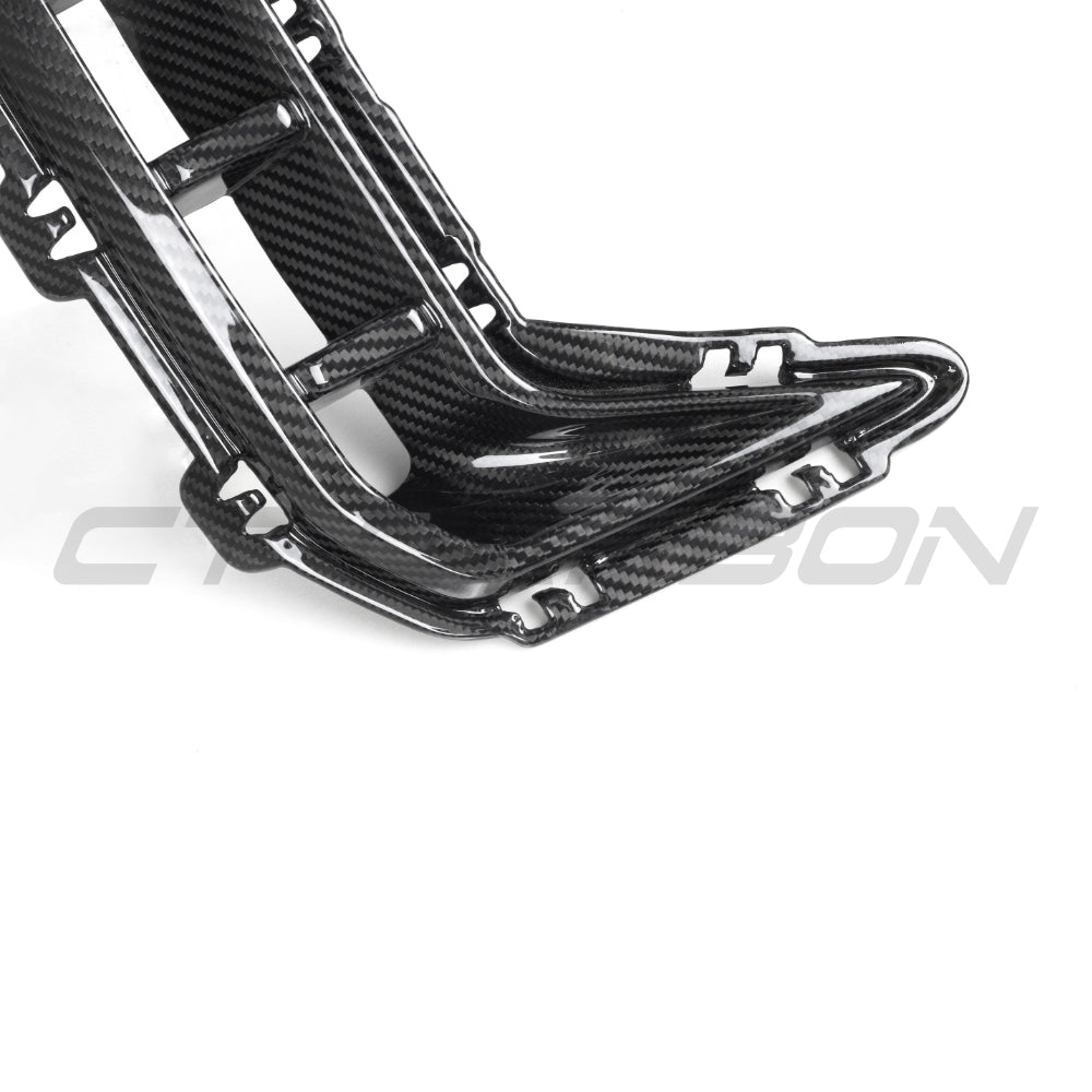 BMW G05 X5 LCI 2023+ CT Carbon front bumper corners made of carbon fibre, visible with sleek, aerodynamic design.