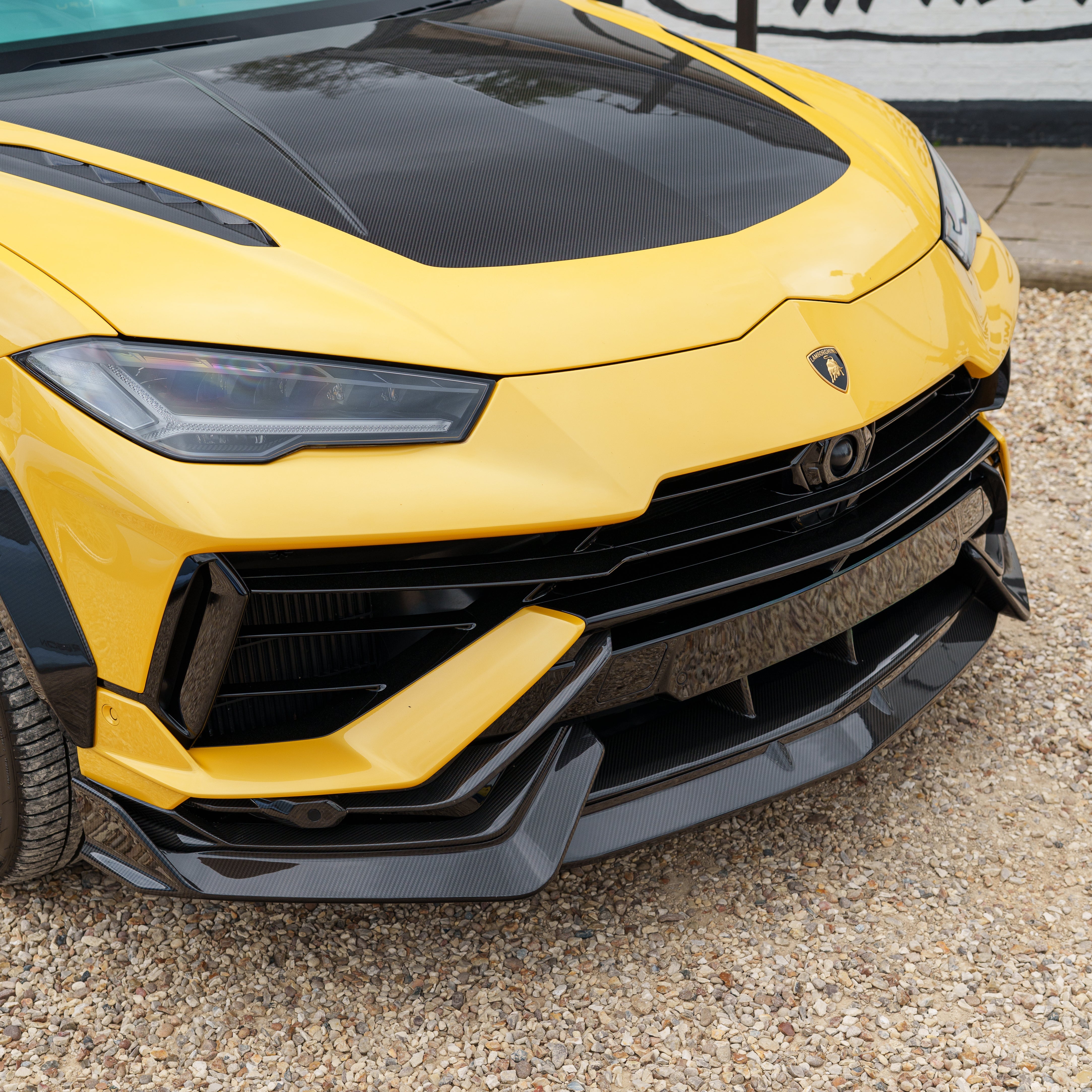 Lamborghini Urus Performante full carbon fiber kit by CT Design, showcasing lightweight, high-quality carbon fiber components on the car.