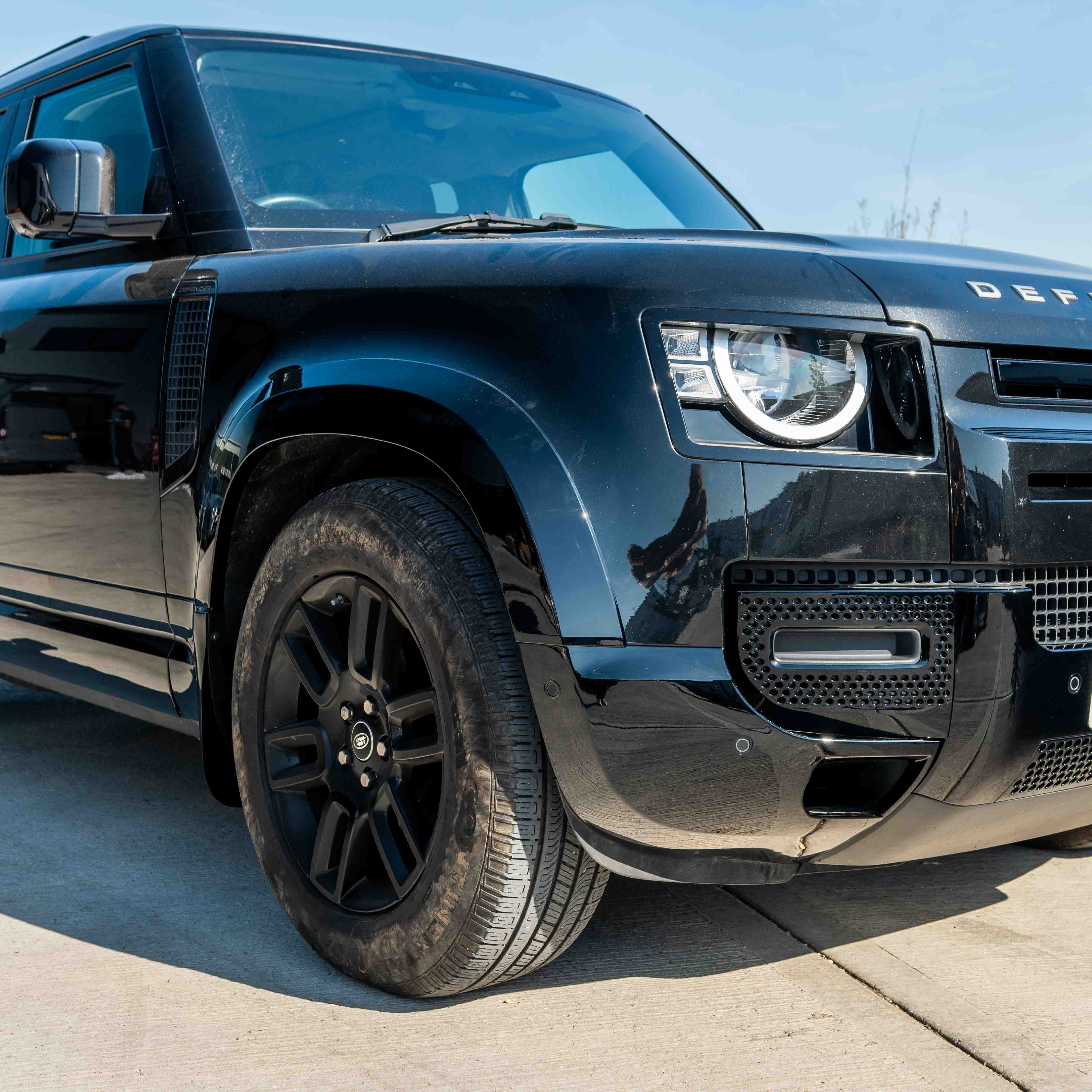 CT Carbon Land Rover Defender L663 110/90 gloss black front and rear middle trim kit installed on vehicle.