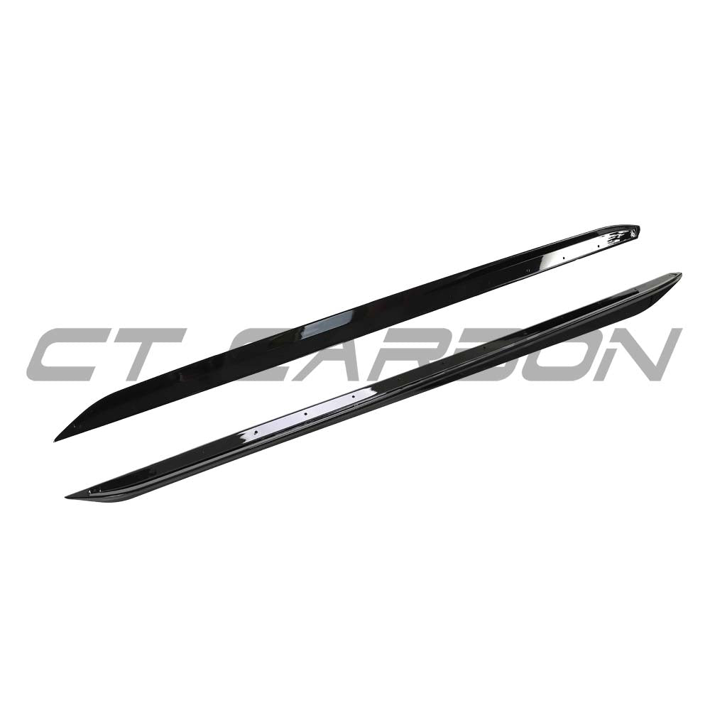 BMW 3 Series G20 G21 CT Carbon gloss black side skirts V1 installed on vehicle, showcasing sleek aerodynamic design.