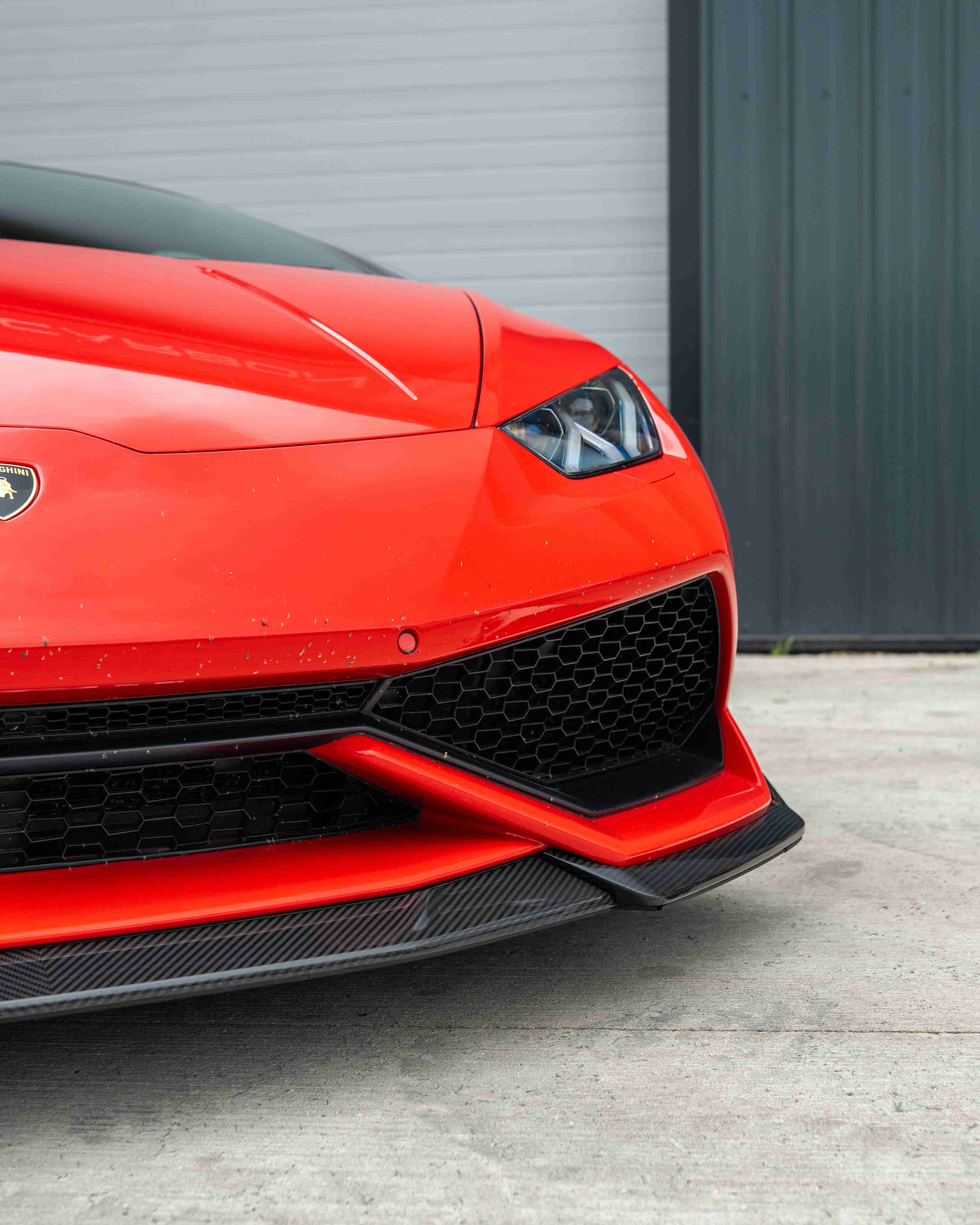 Lamborghini Huracan LP-610 carbon fibre full kit by CT Design, showing detailed carbon fibre components on the car.