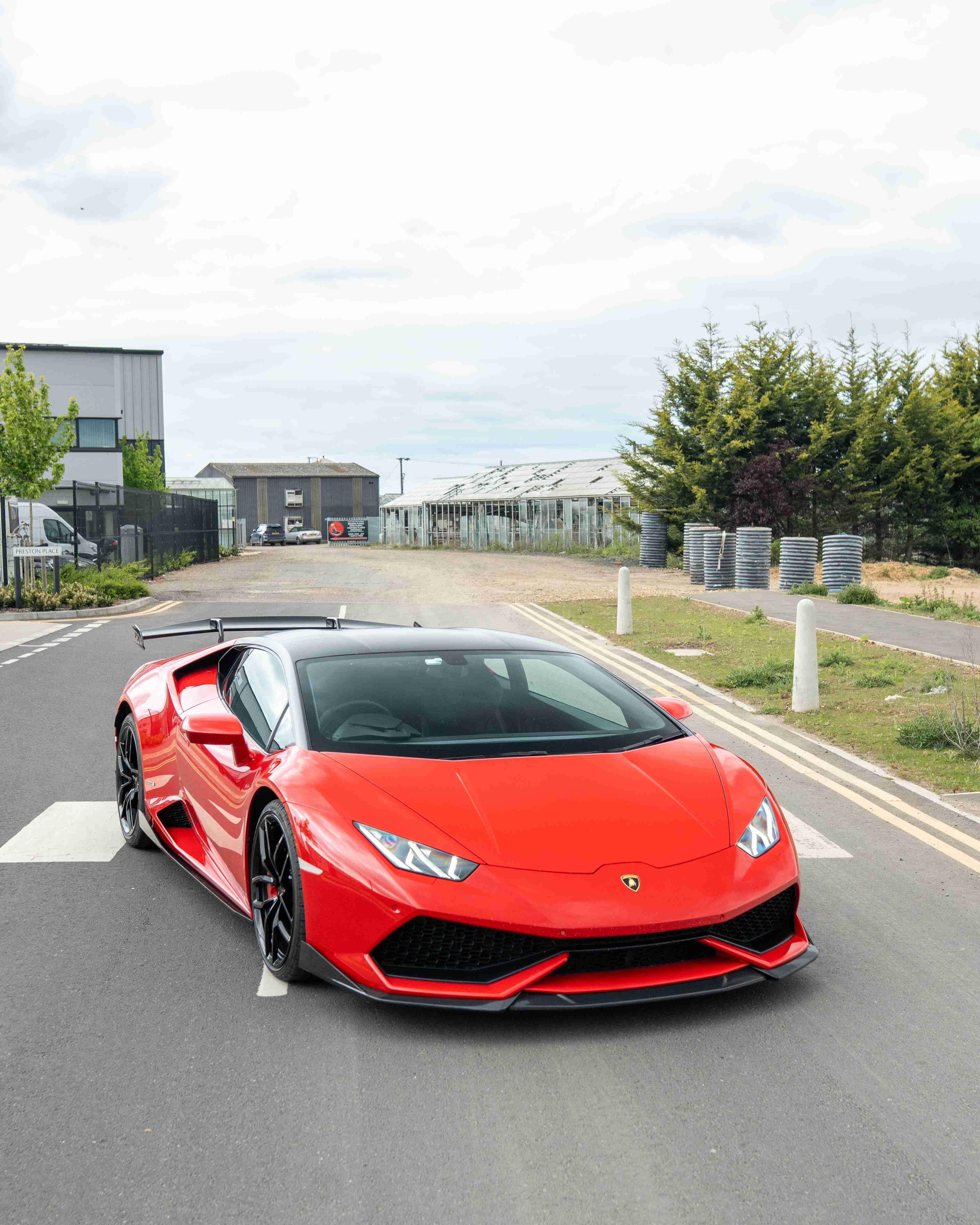 Lamborghini Huracan LP-610 carbon fiber full kit by CT Design, showcasing lightweight carbon fiber panels and aerodynamic design details.