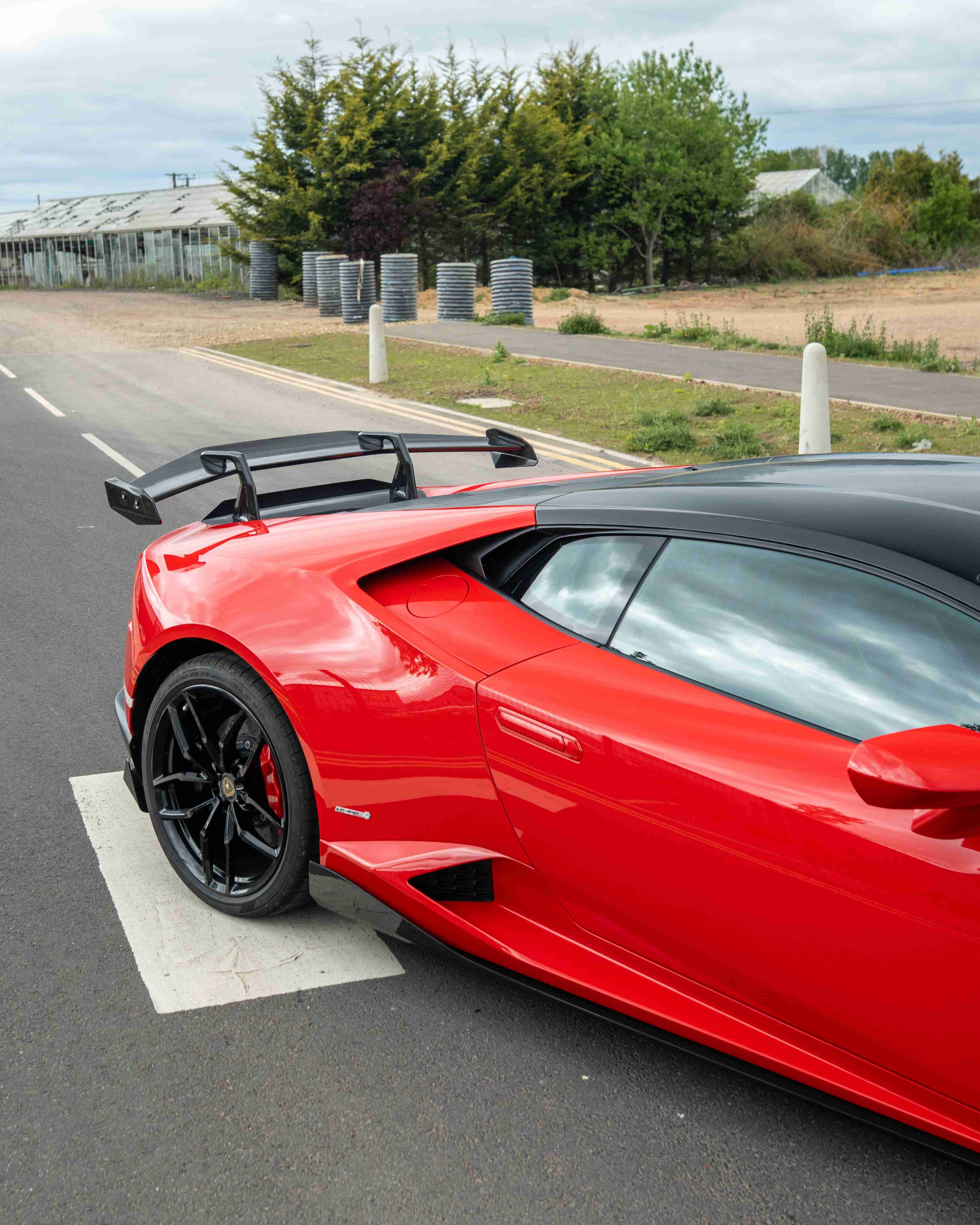 Lamborghini Huracan LP-610 carbon fibre full kit by CT Design, showing detailed carbon fibre components on the car.