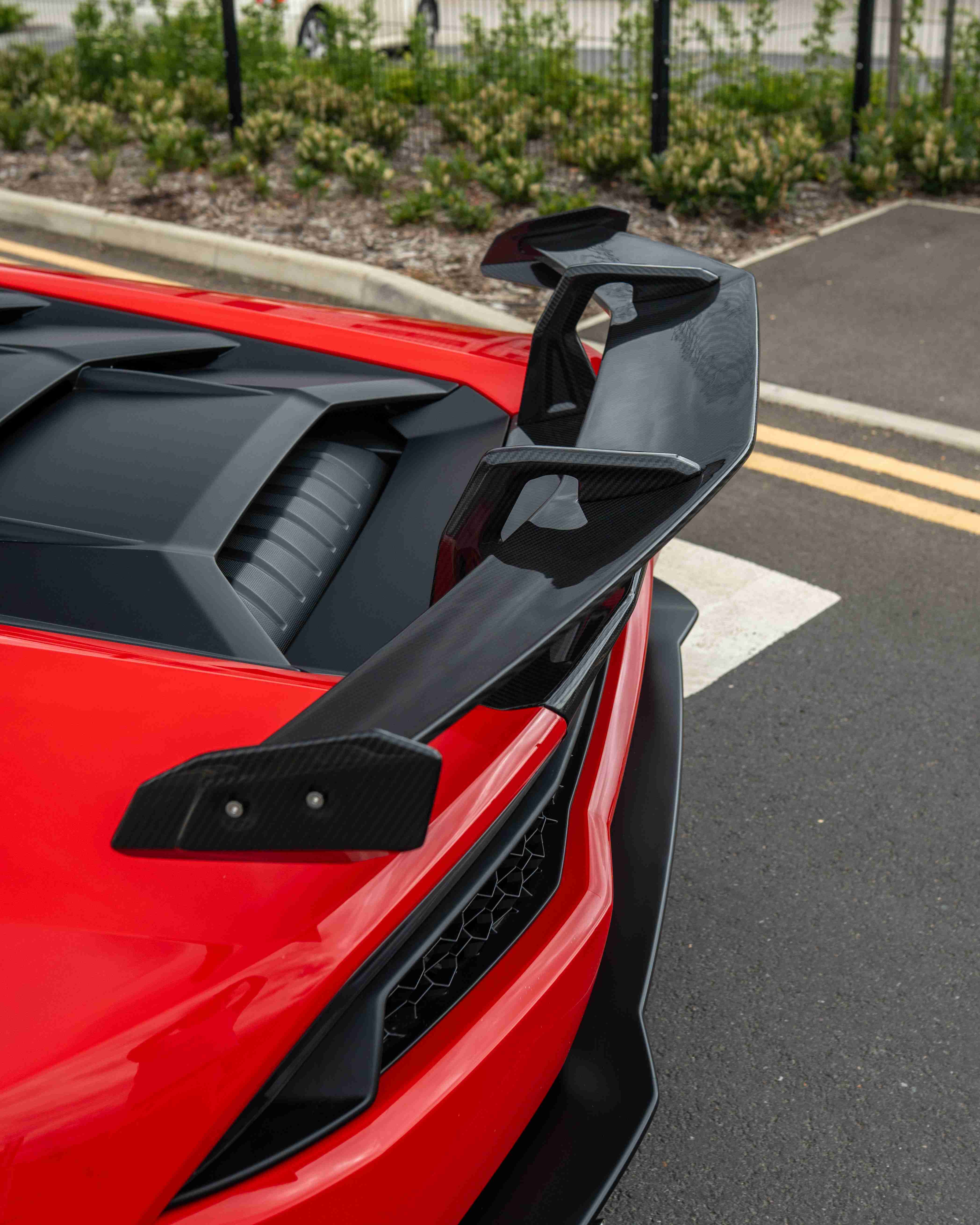 Lamborghini Huracan LP-610 carbon fibre full kit by CT Design, featuring sleek carbon fiber components on the sports car.