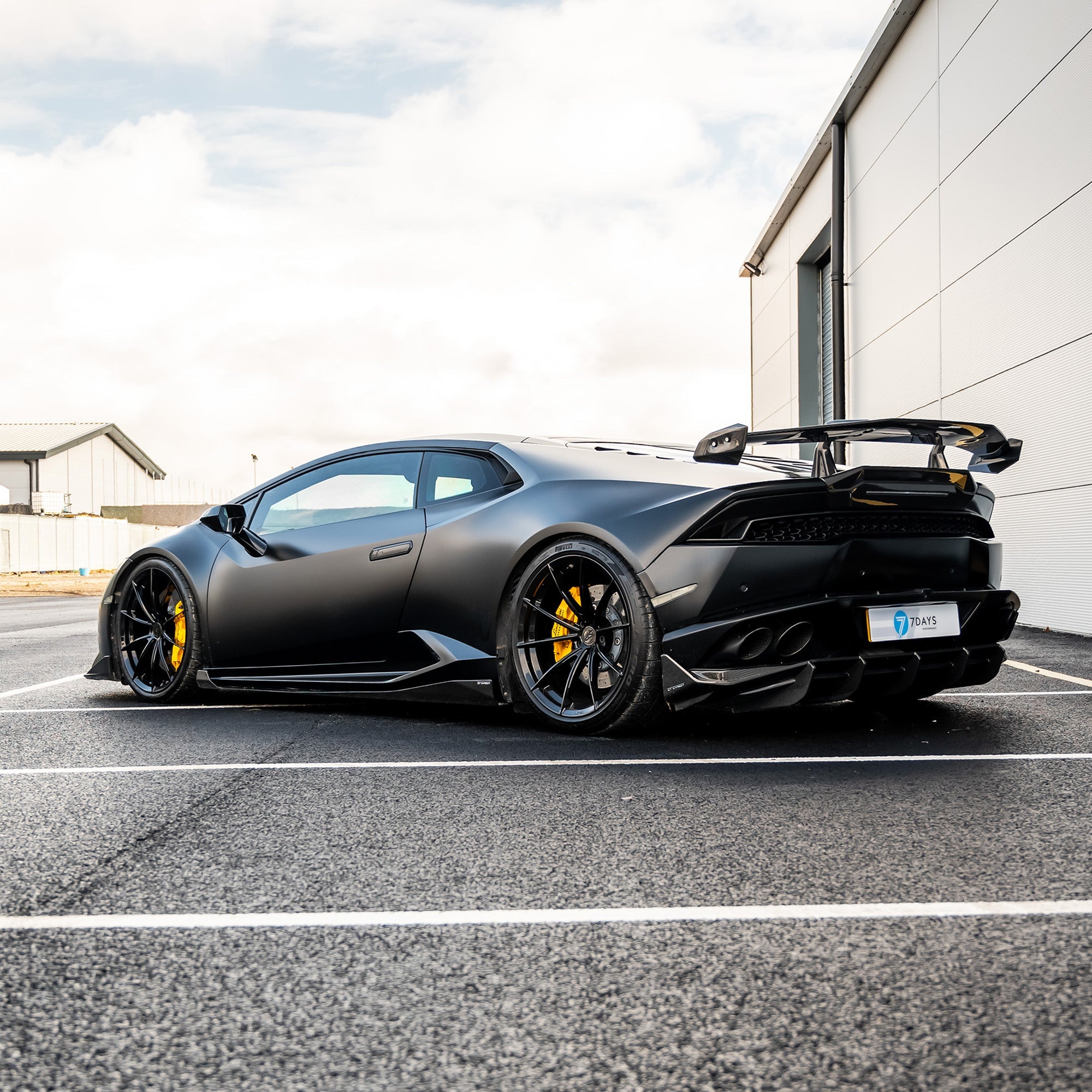 Lamborghini Huracan LP-610 carbon fibre full kit by CT Design, showcasing detailed carbon fibre components on the car.