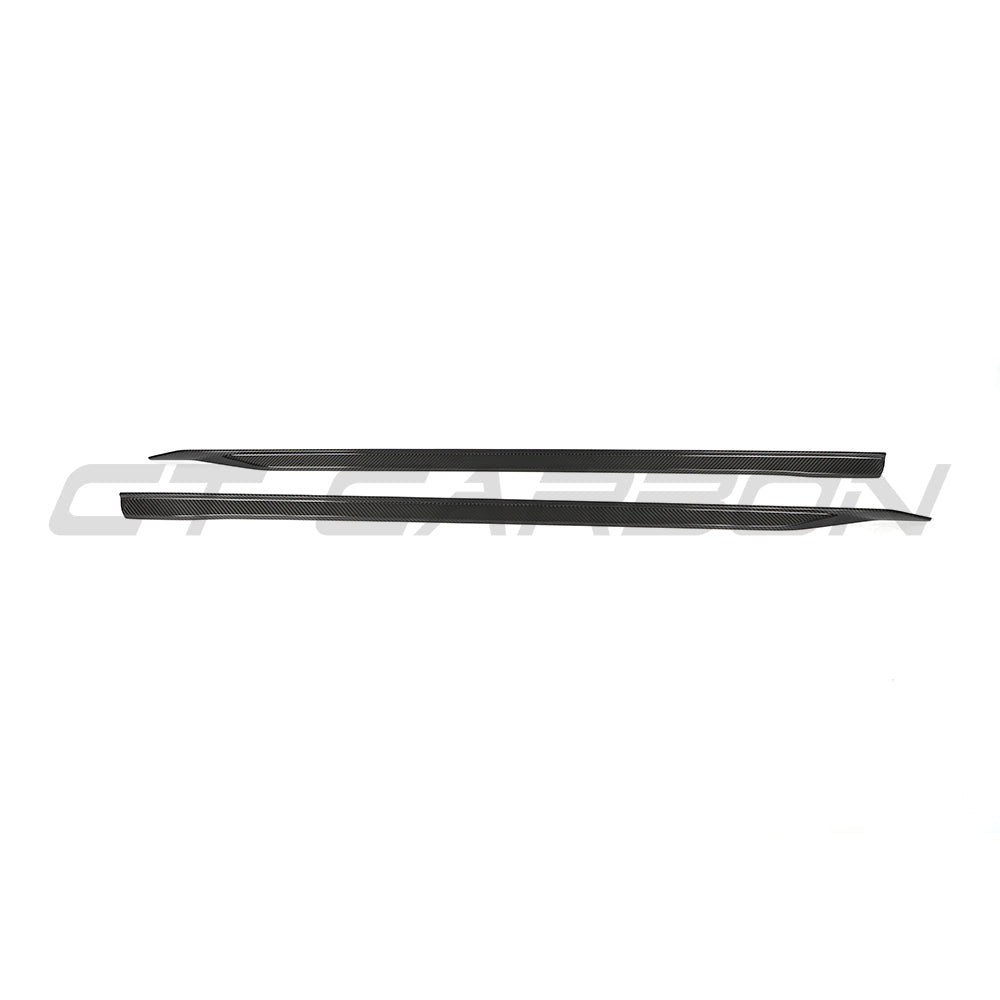 BMW 5 Series G60/G61 2024+ CT Carbon carbon fibre side skirts installed on the side of the vehicle.