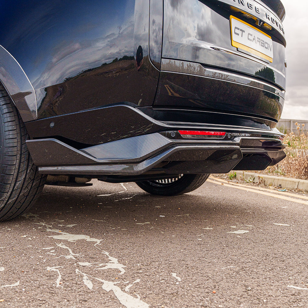 Range Rover L460 (SWB) 2022+ CT Carbon full carbon fiber kit installed on the vehicle, showcasing sleek, lightweight carbon fiber details.