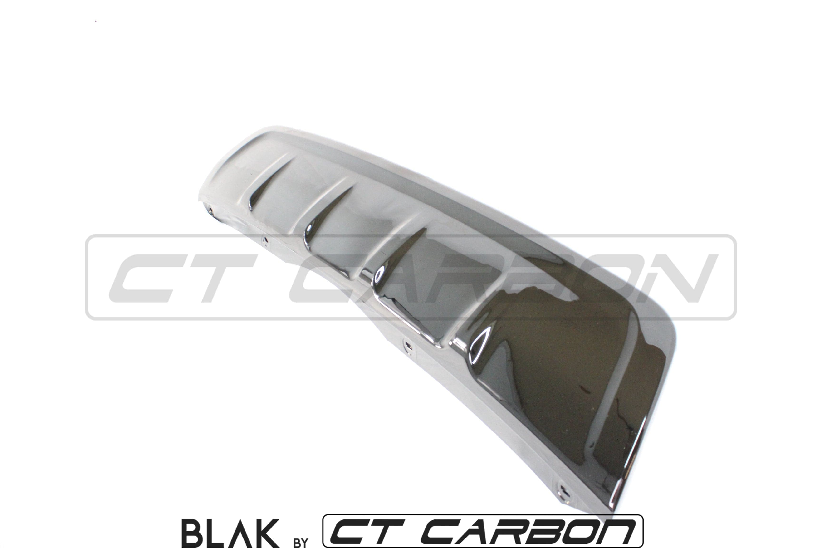 Black full trim kit for Land Rover Discovery 5 Full Black Edition by CT Carbon, installed on a 2016 model.