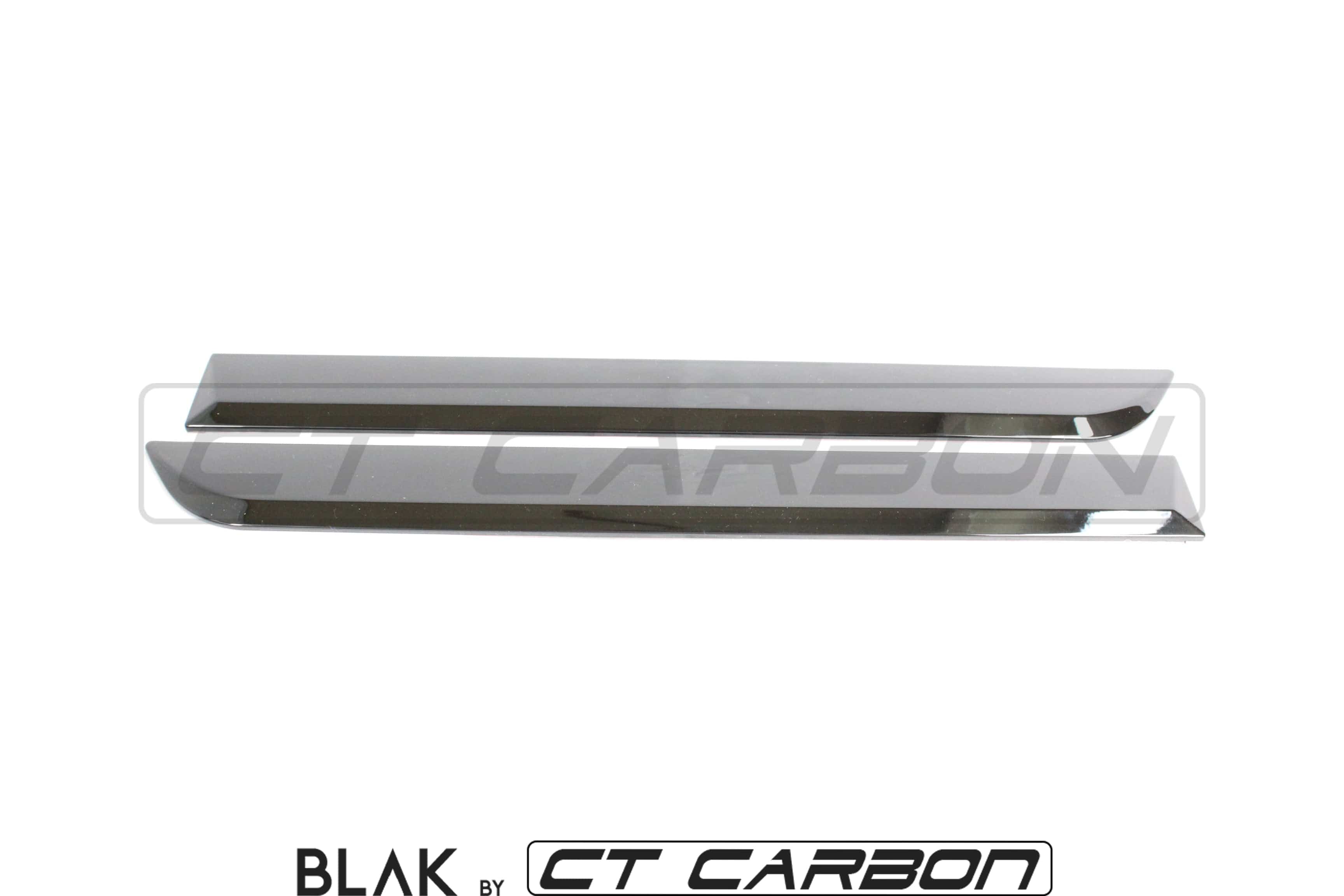 CT Carbon full black edition trim kit for Land Rover Discovery 5, 2016+ model, featuring black exterior accents and trim details.