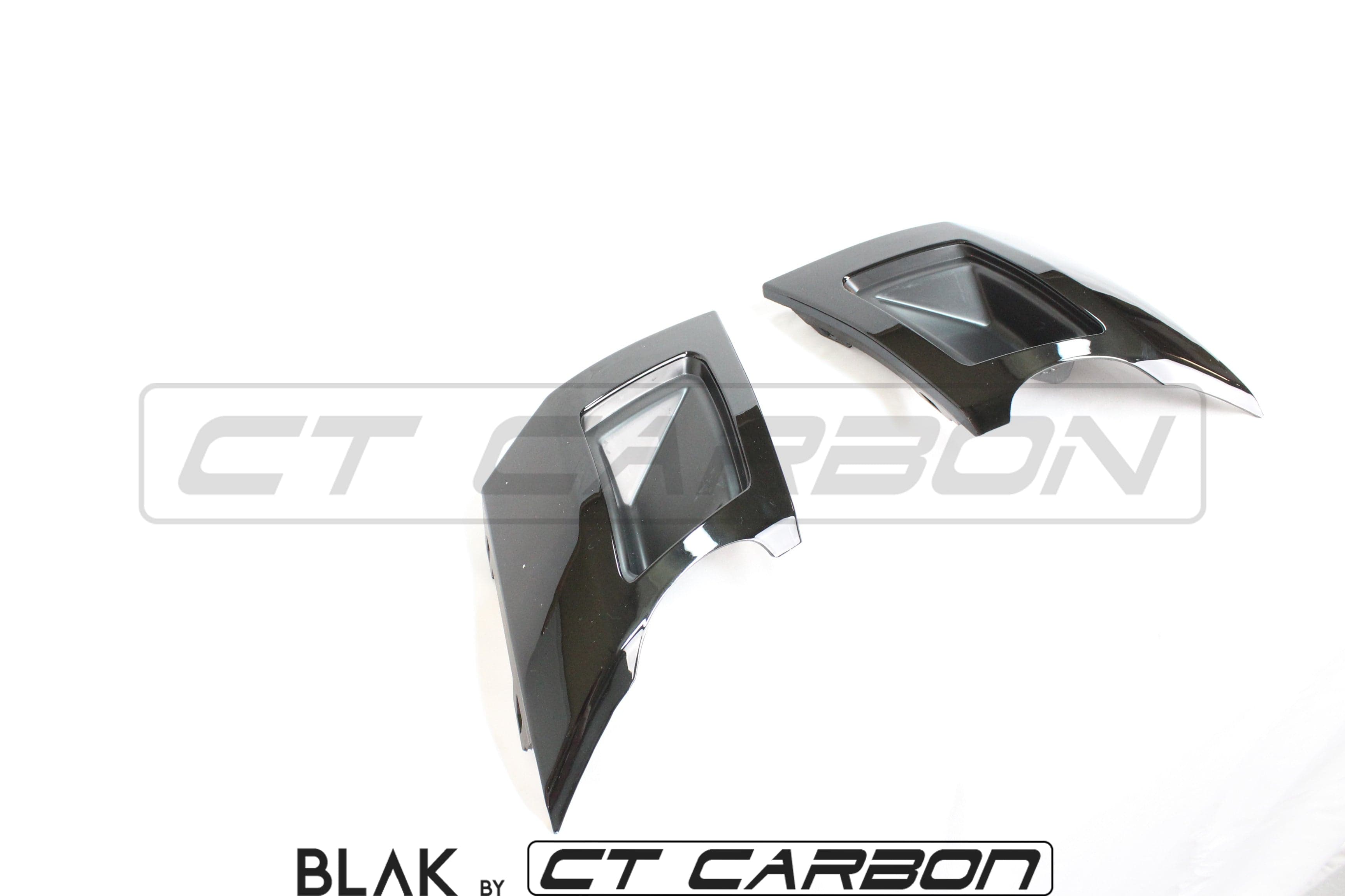 Black full trim kit for Land Rover Discovery 5 by CT Carbon, featuring sleek black accents and detailed interior and exterior enhancements.