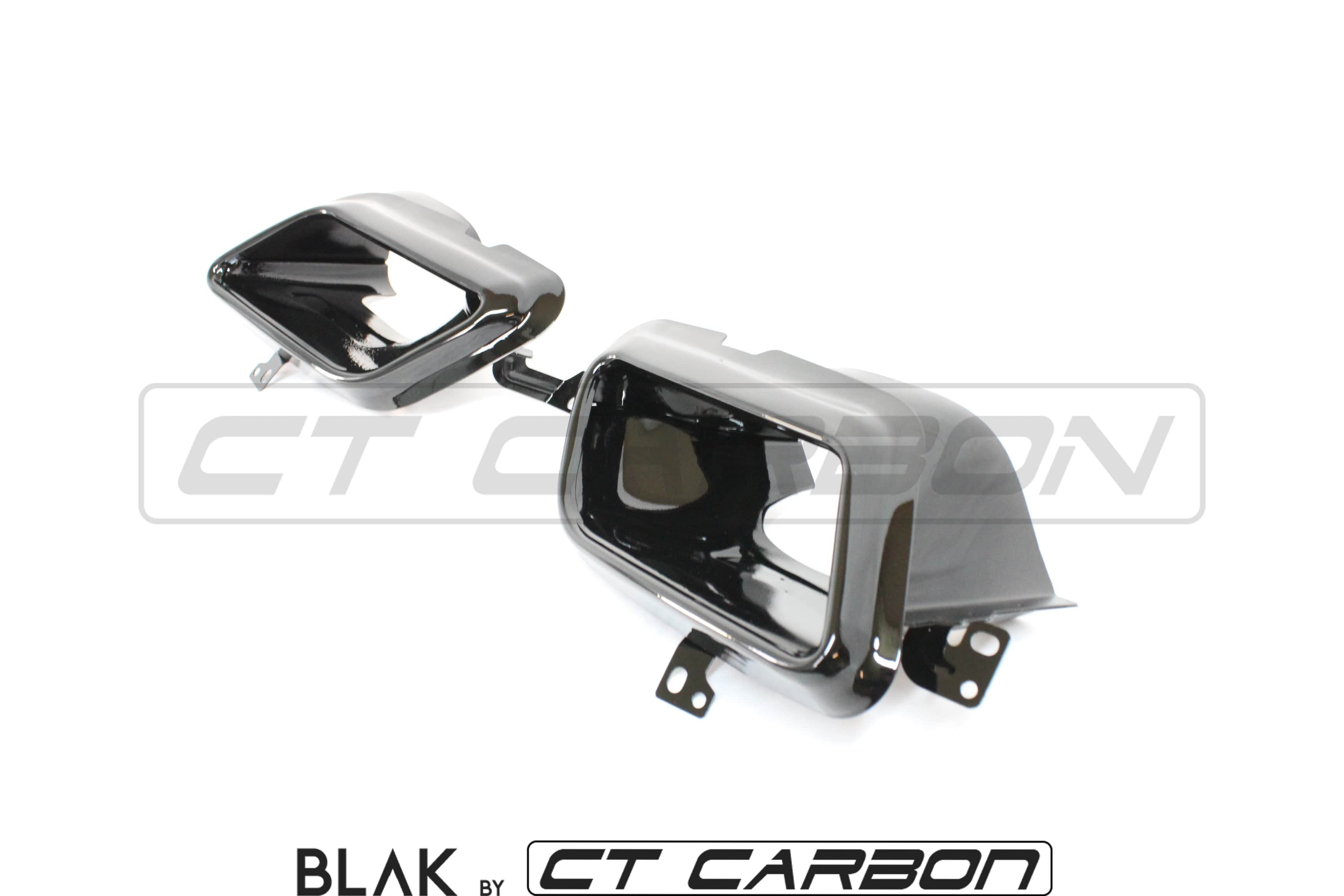 Full black edition trim kit for Range Rover Velar by CT Carbon, includes black accents and styling details for 2017+ models.
