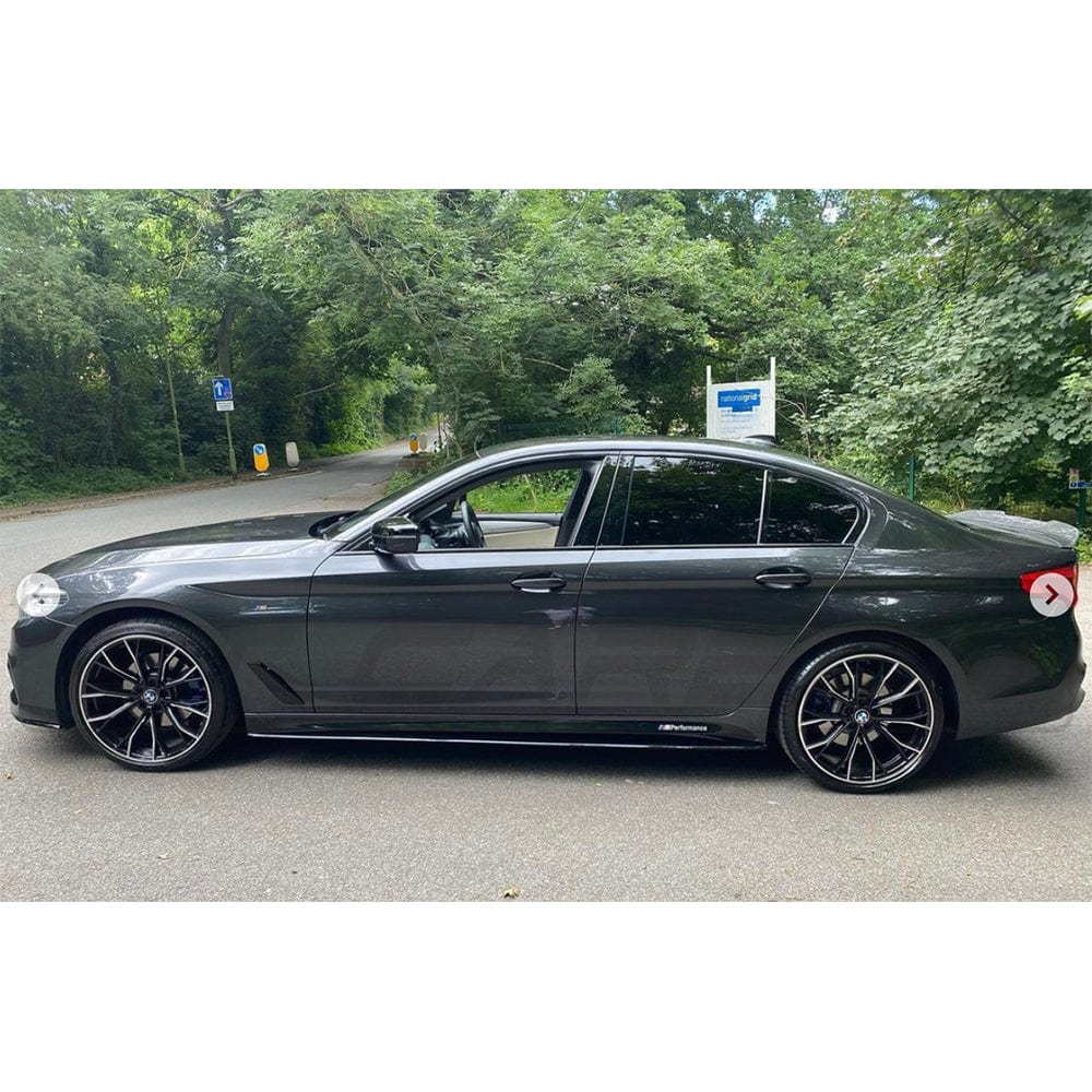 BMW 5 Series G30/31 gloss black side skirts by CT Carbon, featuring sleek MP style for a sporty, aerodynamic look.