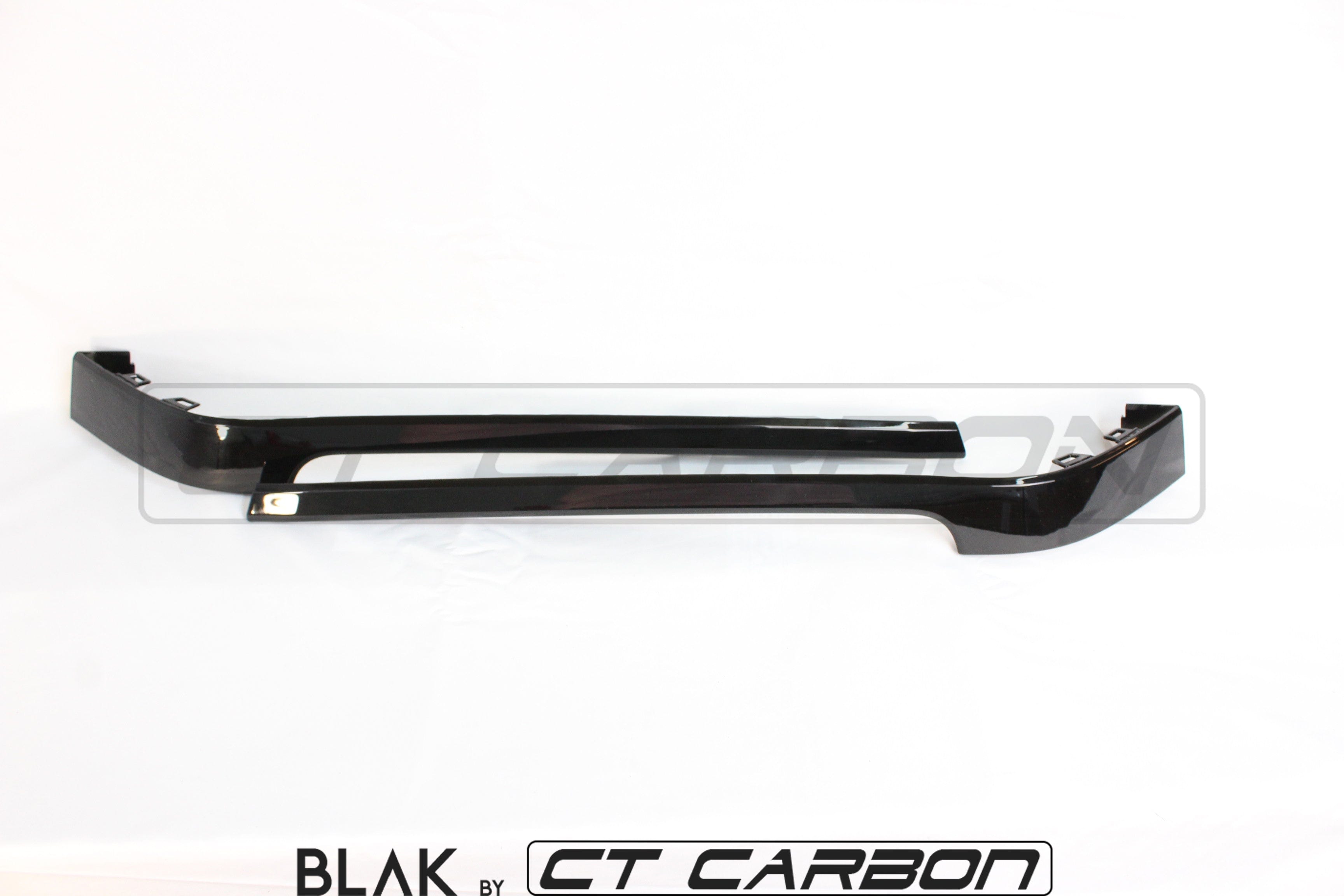 Black CT Carbon splitter kit for Range Rover Vogue L405 Full Black Edition 2013-2017, front view showing sleek design.